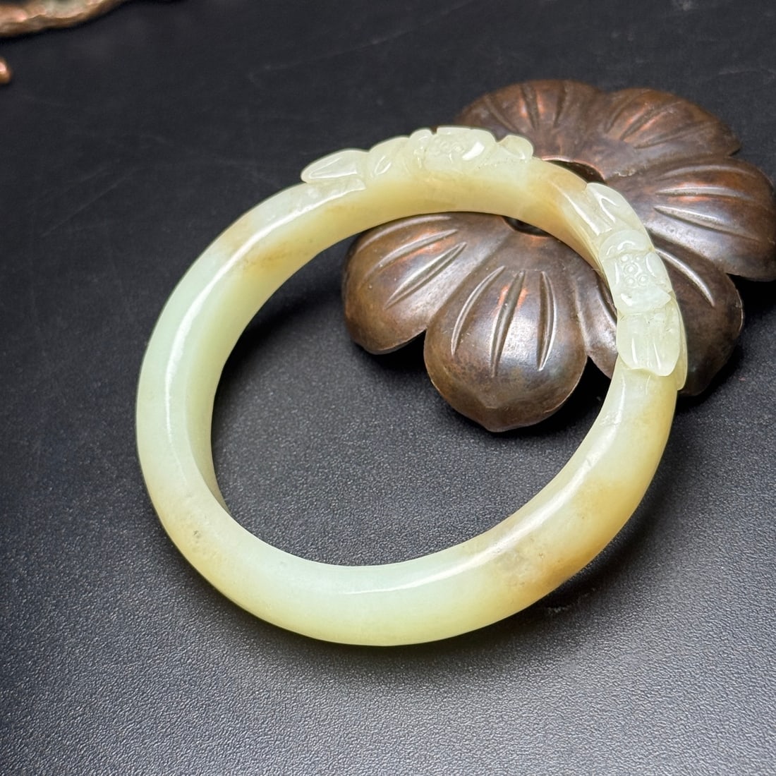 An Exquisite White Jade Lotus Pattern Bracelets - 7