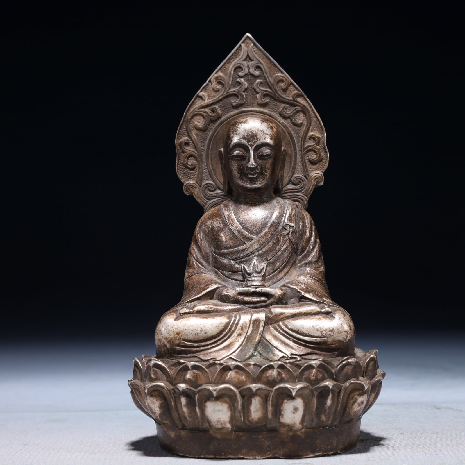 A Solemn Silver-plated Bronze Statue of Arhat: A Solemn Silver-plated Bronze Statue of Arhat,Ming Dynasty,China,Xuande Four-character Mark,Size:3.7inx2.8inx6.9in,Weight:950g 铜镀银罗汉像,中国明