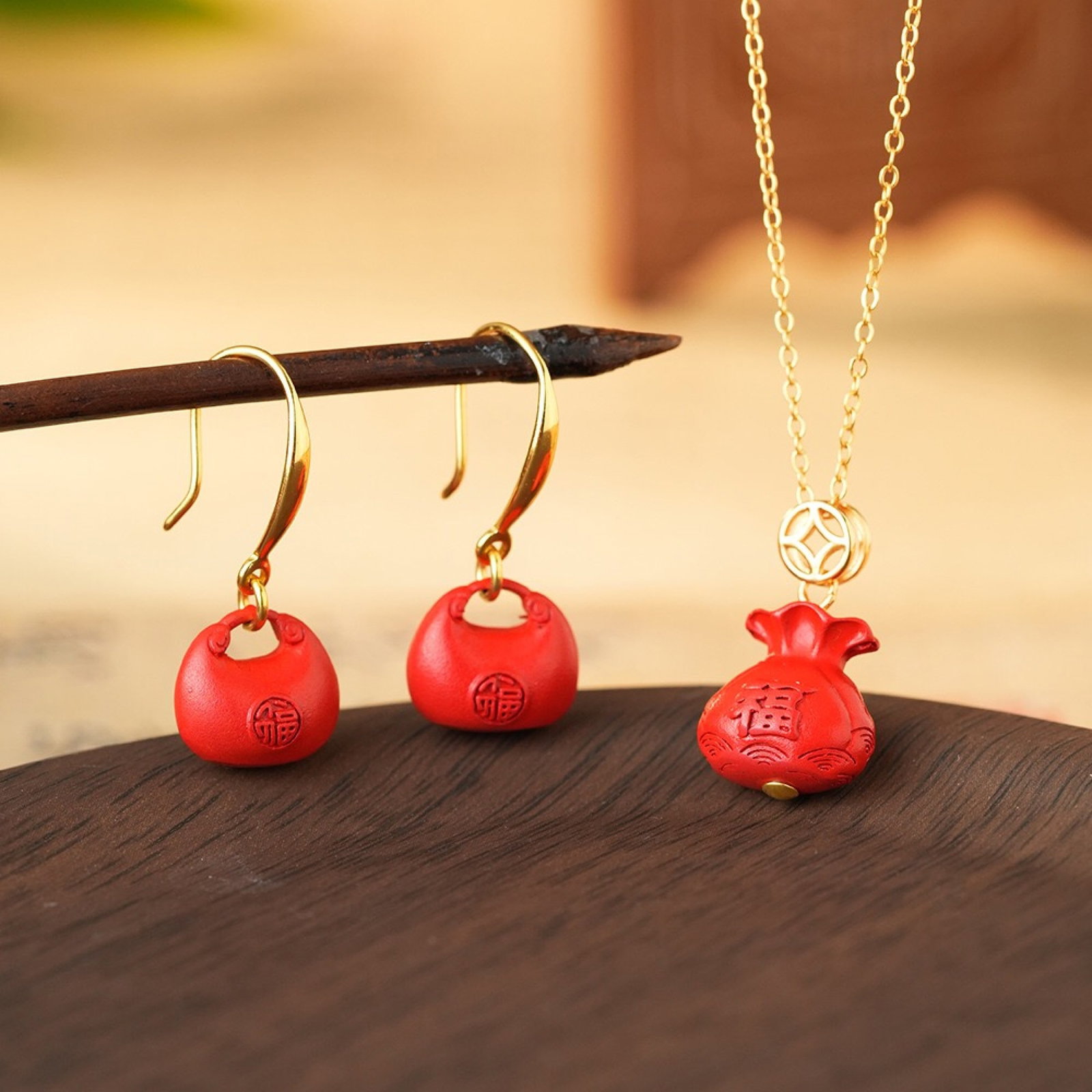 A Set of Fine Sterling Silver-Gold Plated Inlaid Cinnabar Jewelrys: A Set of Fine Sterling Silver-Gold Plated Inlaid Cinnabar Jewelrys,Size:(Earrings)10.5mmx11.3mm,(Pendant)13.2mmx12.2mm,Total Weight:5.88g 一套纯银镀金镶ੑ