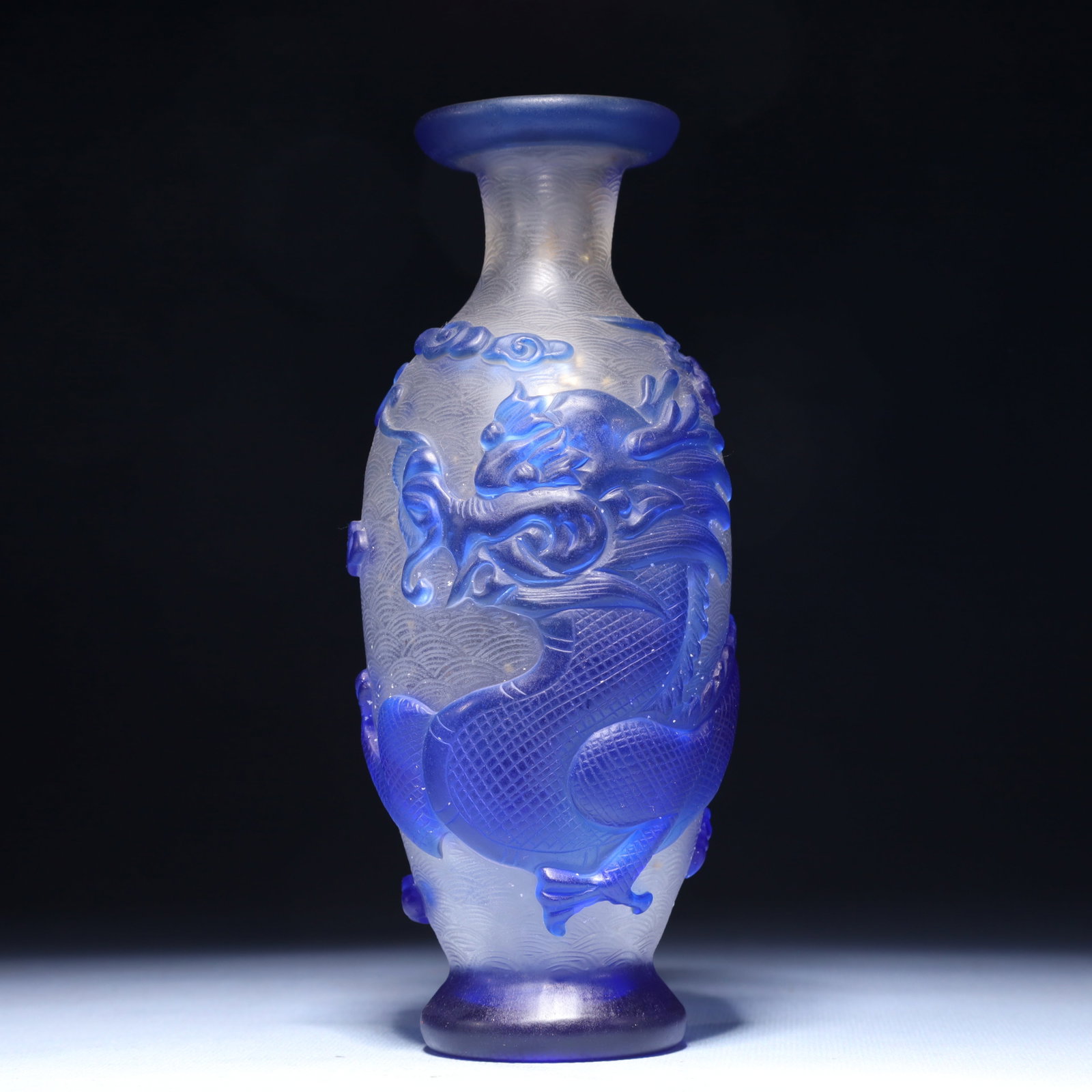 An Exquisite Glass Dragon Pattern Vase: An Exquisite Glass Dragon Pattern Vase,Qing Dynasty,China,Qianlong Four-character Mark,Size:2.8inx3.1in,Weight:400g 琉璃龙纹瓶,中国清代,乾&#
