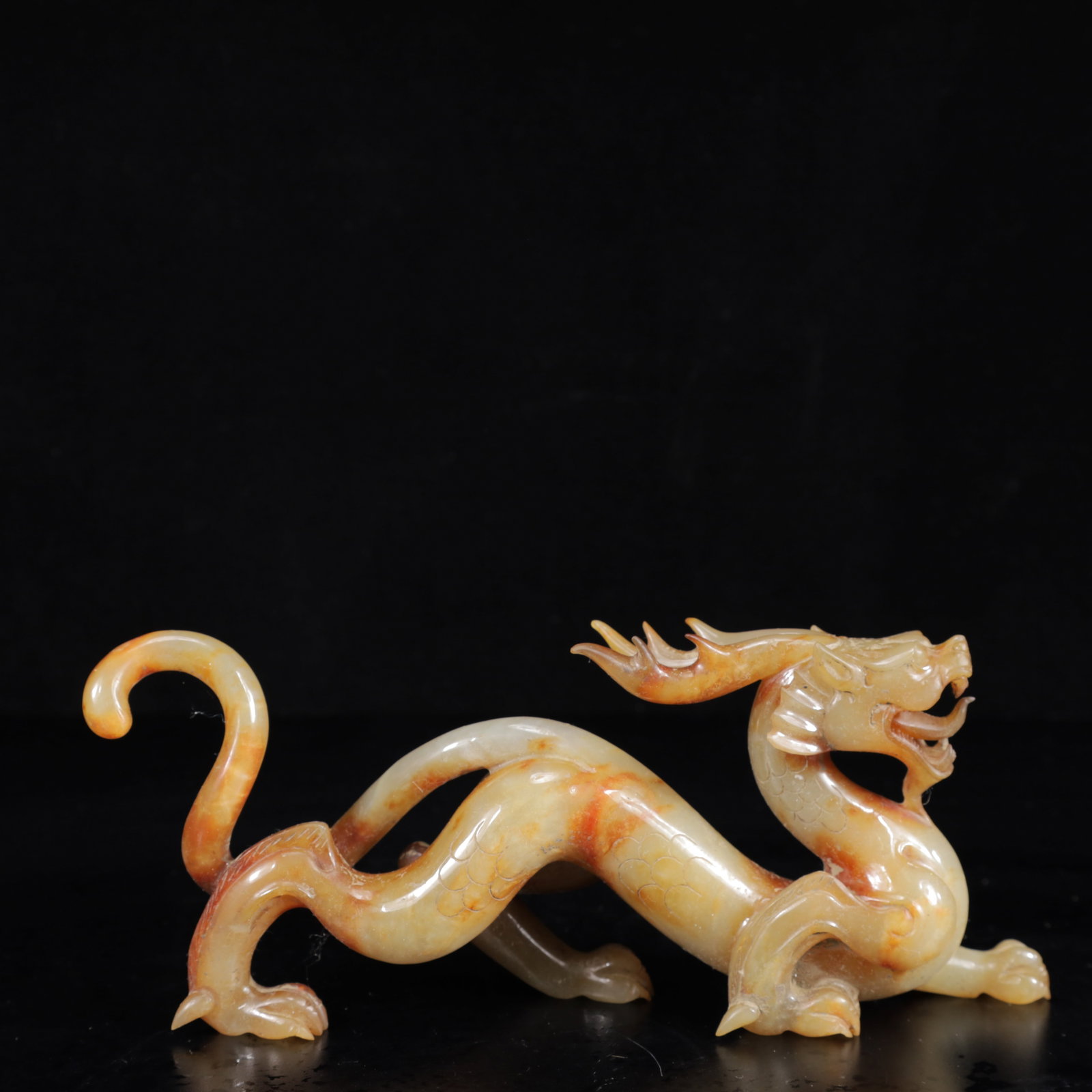 An Exquisite White Jade Dragon Pattern Ornament: An Exquisite White Jade Dragon Pattern Ornament,Qing Dynasty,China,Size:8.7inx1.6inx3.5in,Weight:450g 白玉龙纹摆件,中国清代