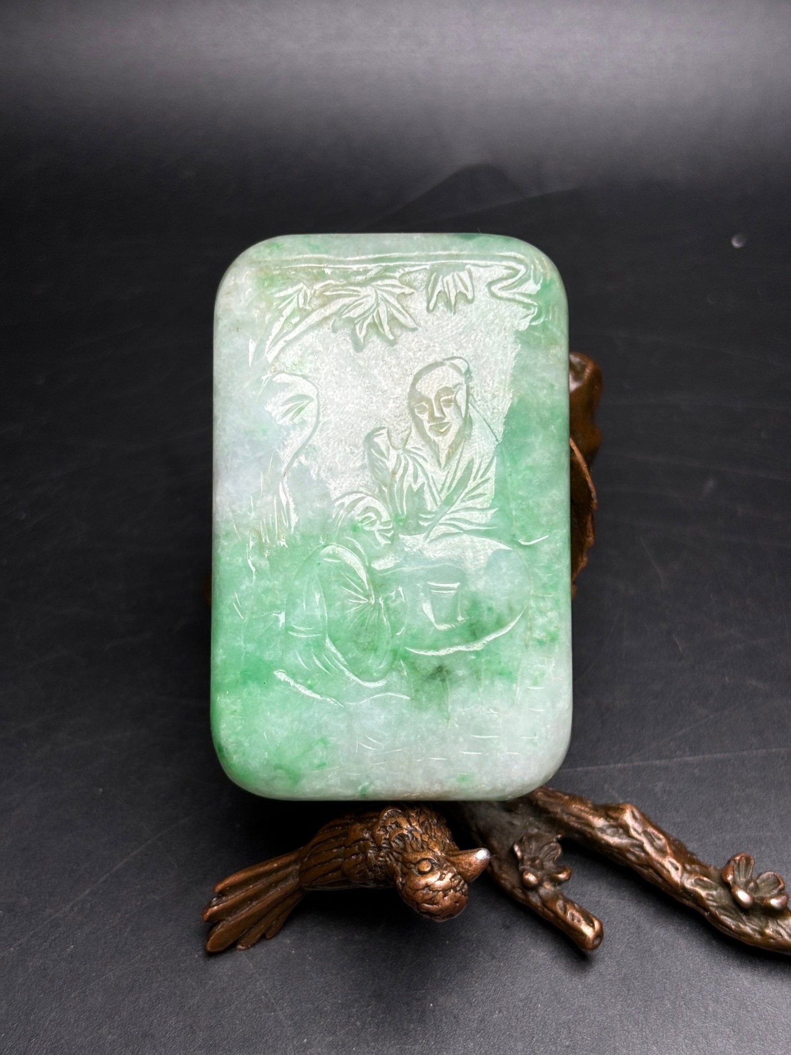 An Exquisite Jadeite Figure Pattern Pendant: An Exquisite Jadeite Figure Pattern Pendant,Qing Dynasty,China,Size:61mmx38mmx12mm,Weight:87g 翡翠人物纹挂件,中国清代