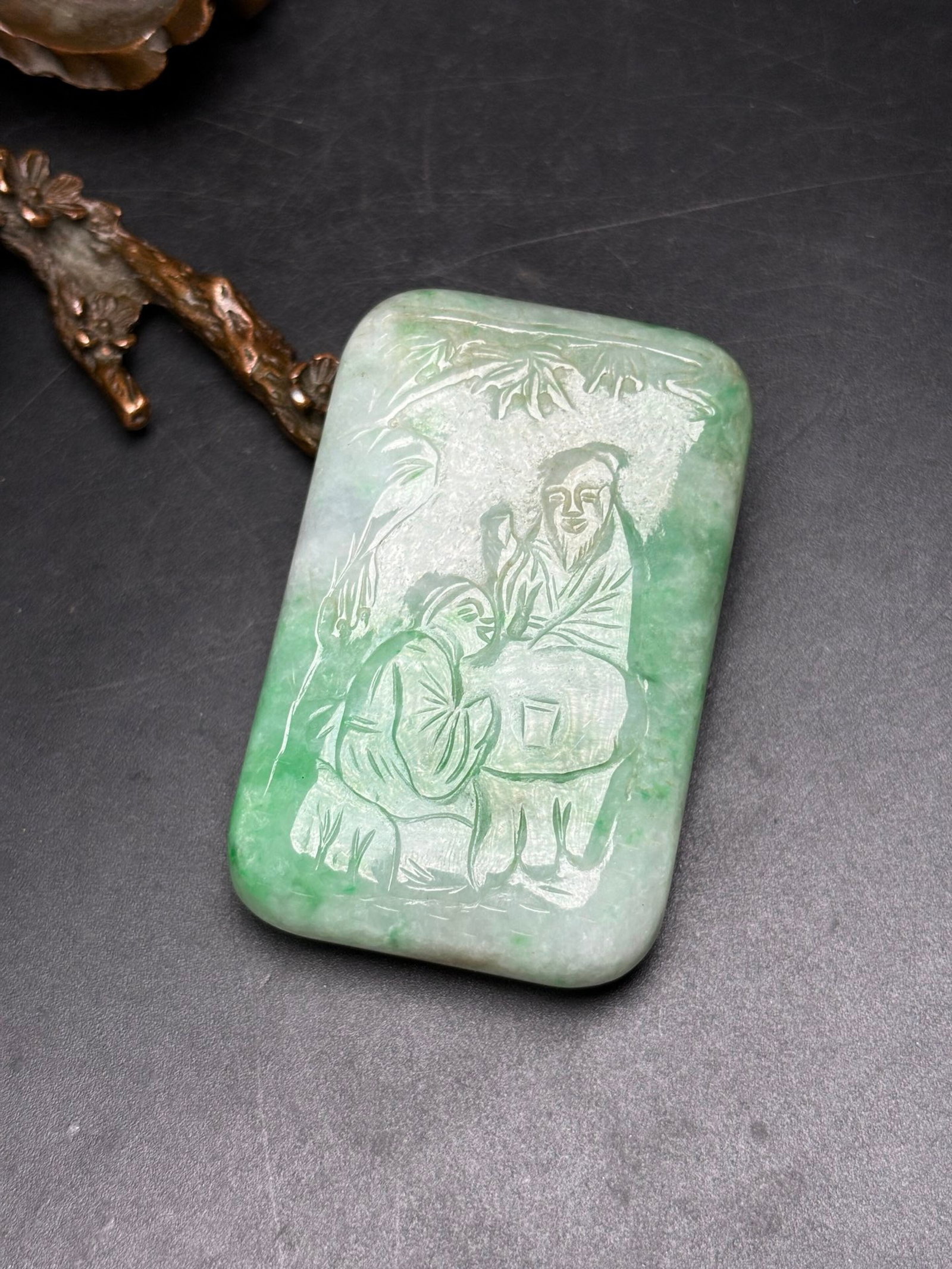 An Exquisite Jadeite Figure Pattern Pendant - 7