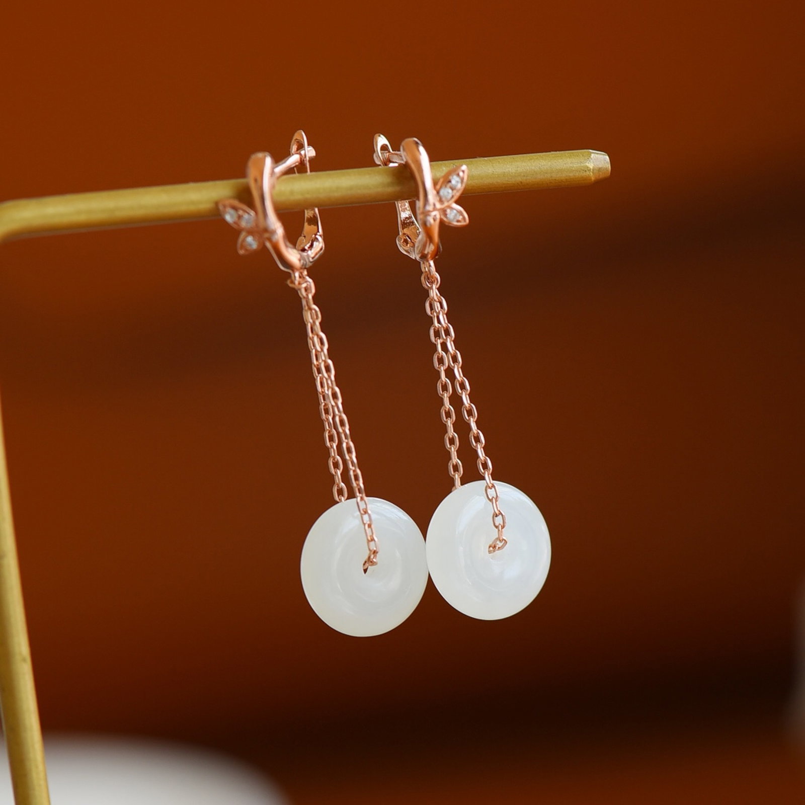 A Pair of Exquisite Sterling Silver-Gold Plated Inlaid White Jade Earrings: A Pair of Exquisite Sterling Silver-Gold Plated Inlaid White Jade Earrings,Size:12mmx12mm 一对纯银镀金镶白玉耳环