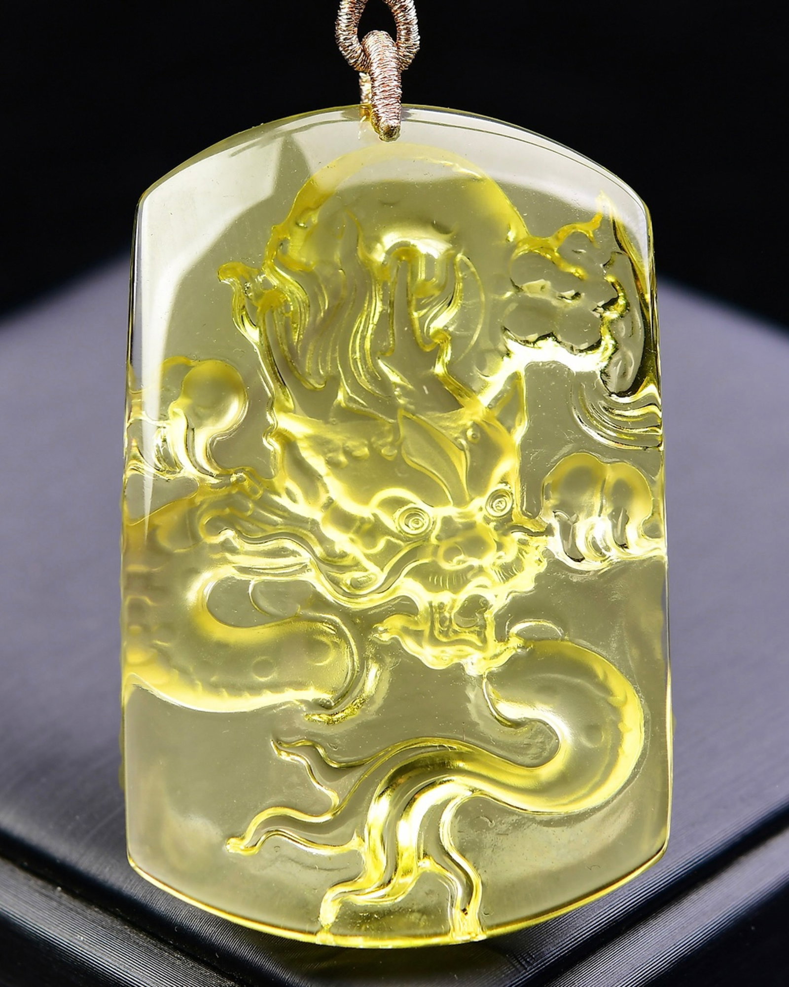 An Exquisite Crystal Dragon Pattern Pendant - 2