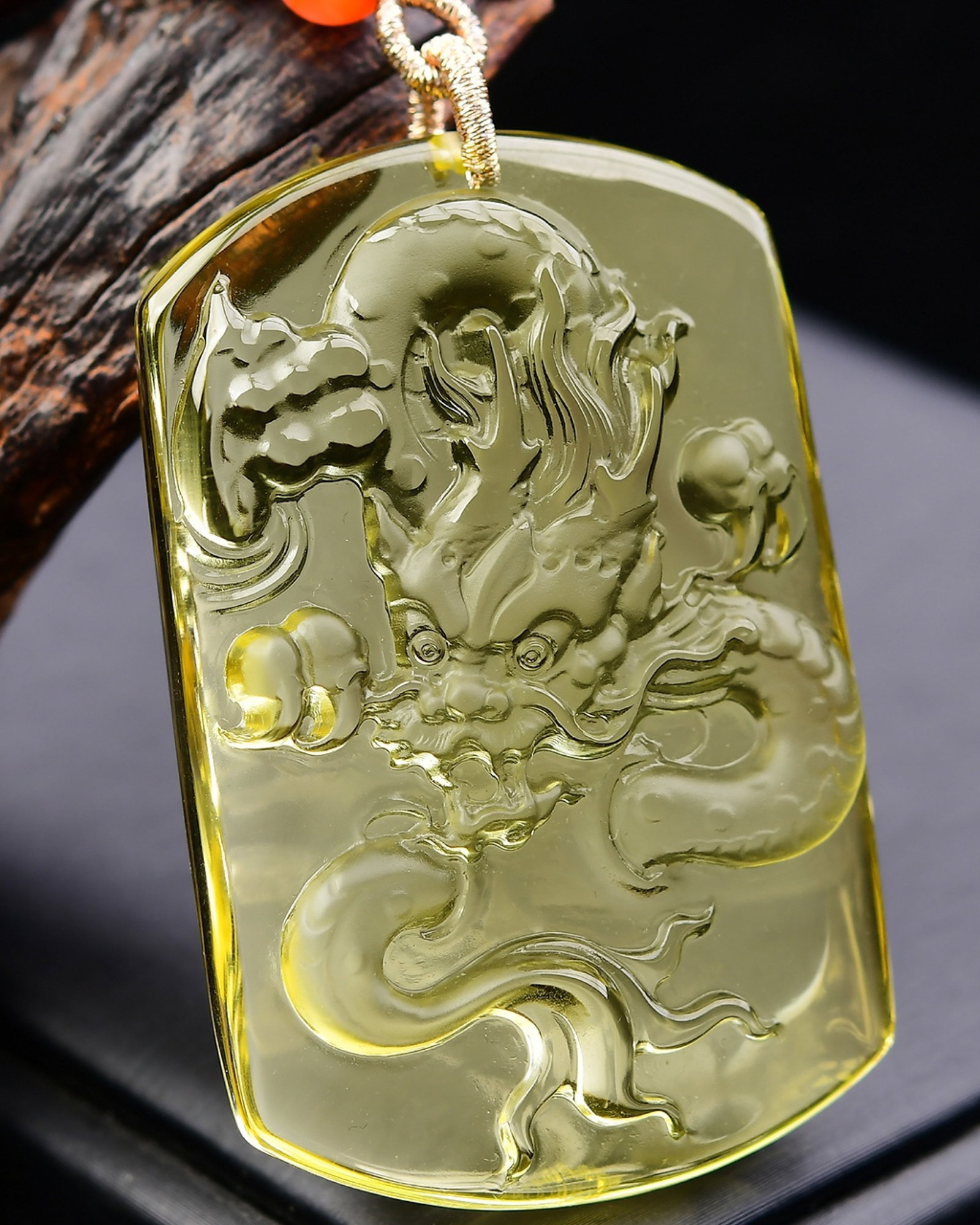 An Exquisite Crystal Dragon Pattern Pendant - 3