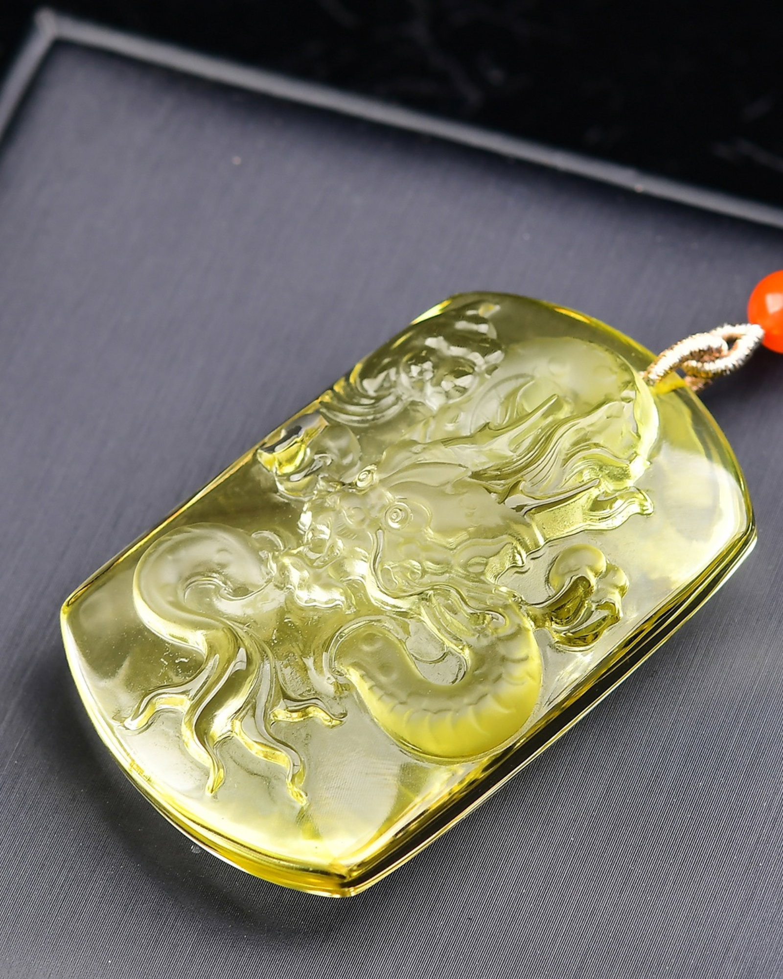An Exquisite Crystal Dragon Pattern Pendant - 4