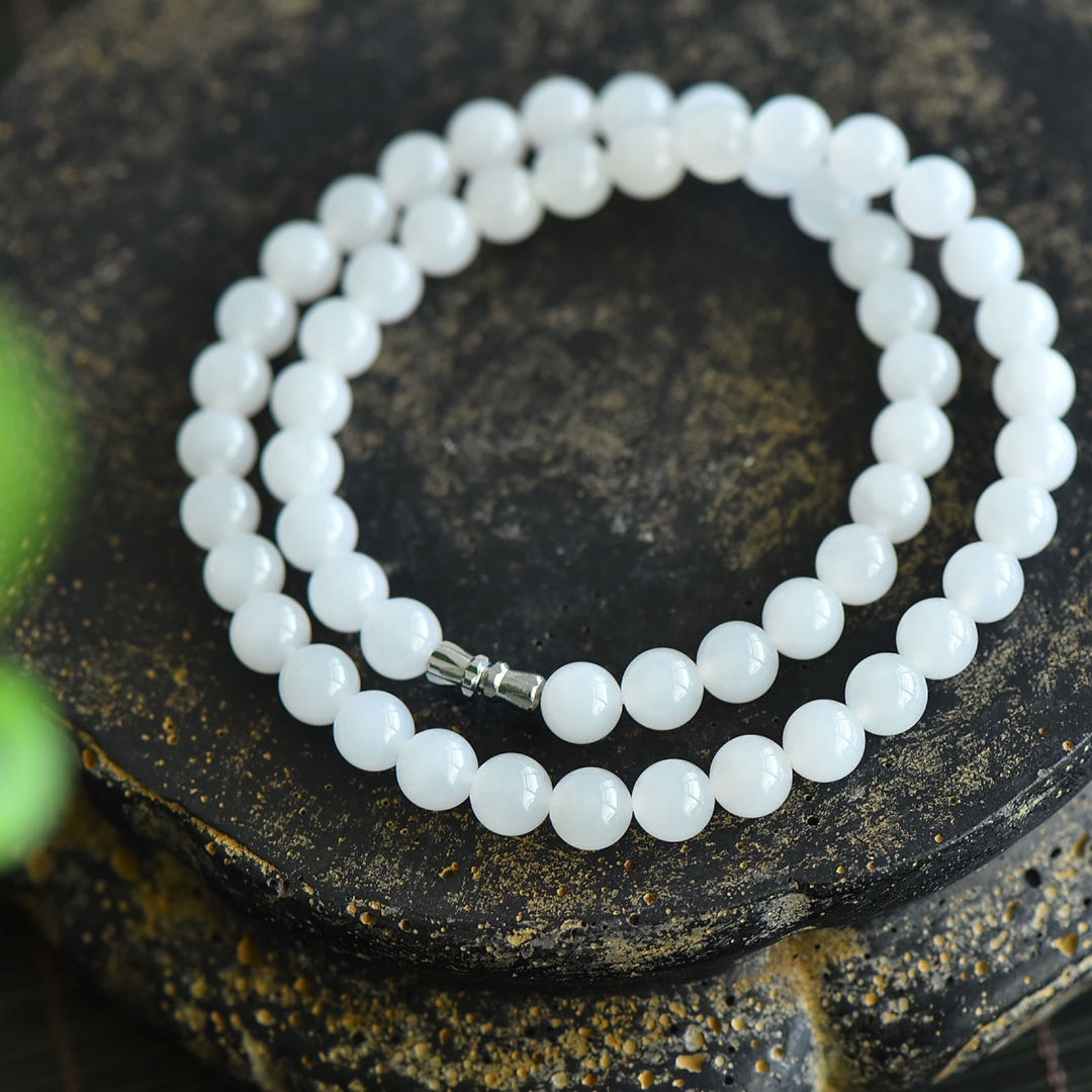 An Exquisite White Jade Necklace: An Exquisite White Jade Necklace,Size:8mm 白玉项链
