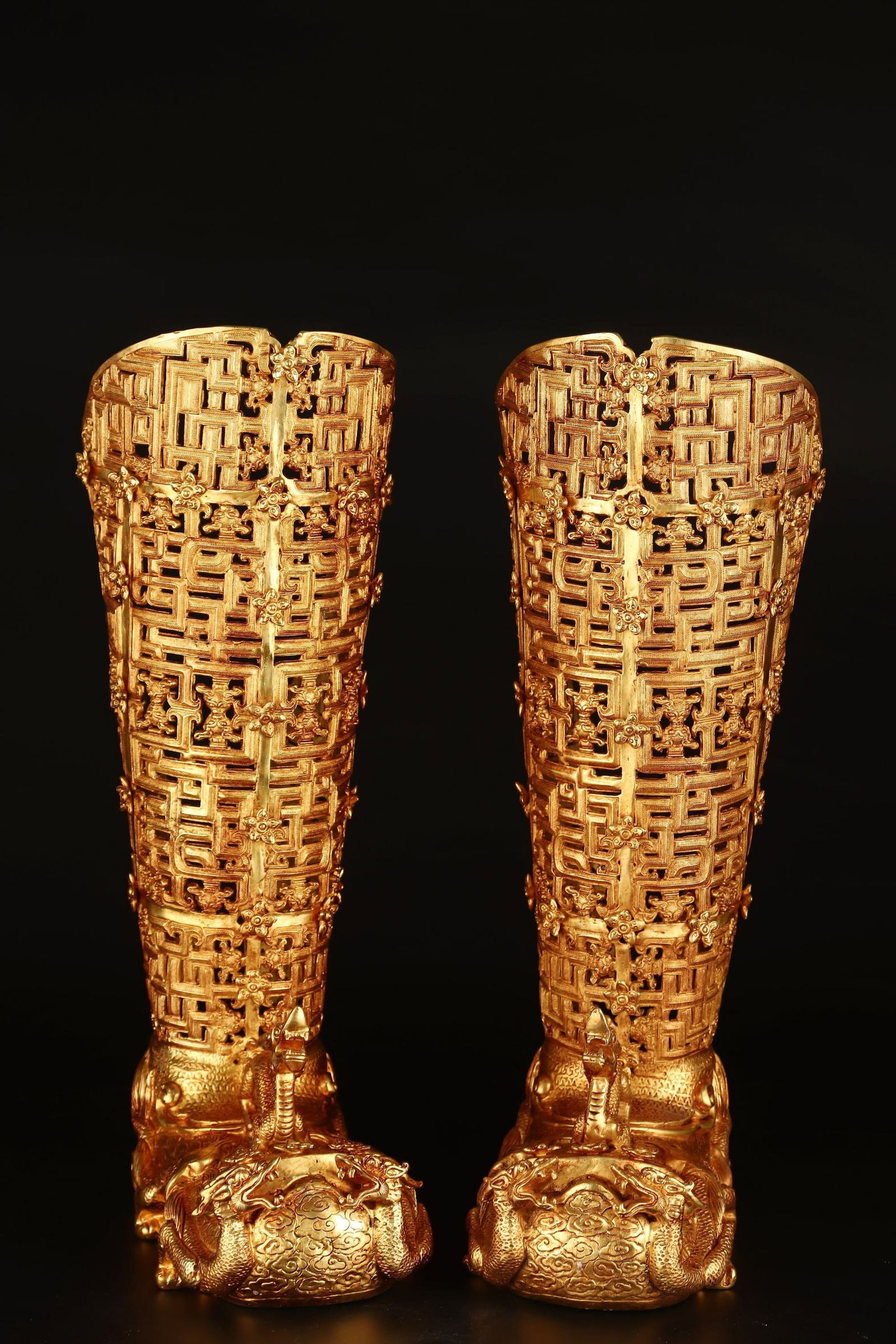 A Pair of Huge Gilt Bronze Flower and Dragon Pattern Shoes: A Pair of Huge Gilt Bronze Flower and Dragon Pattern Shoes,the Warring States period in China,Size:16.7inx9.8inx5.9in,Total Weight:4250g 一对铜鎏金花卉龙