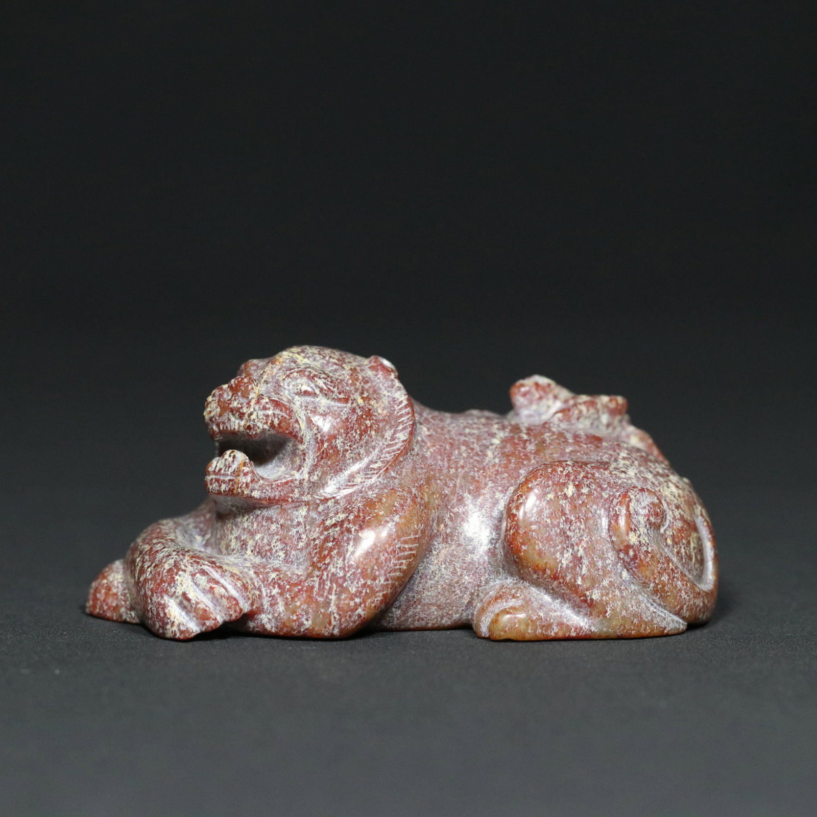 An Exquisite White Jade Bear Ornament: An Exquisite White Jade Bear Ornament,Han Dynasty,China,Size:3.4inx1.9inx1.5in,Weight:203.5g 白玉熊摆件,中国汉代