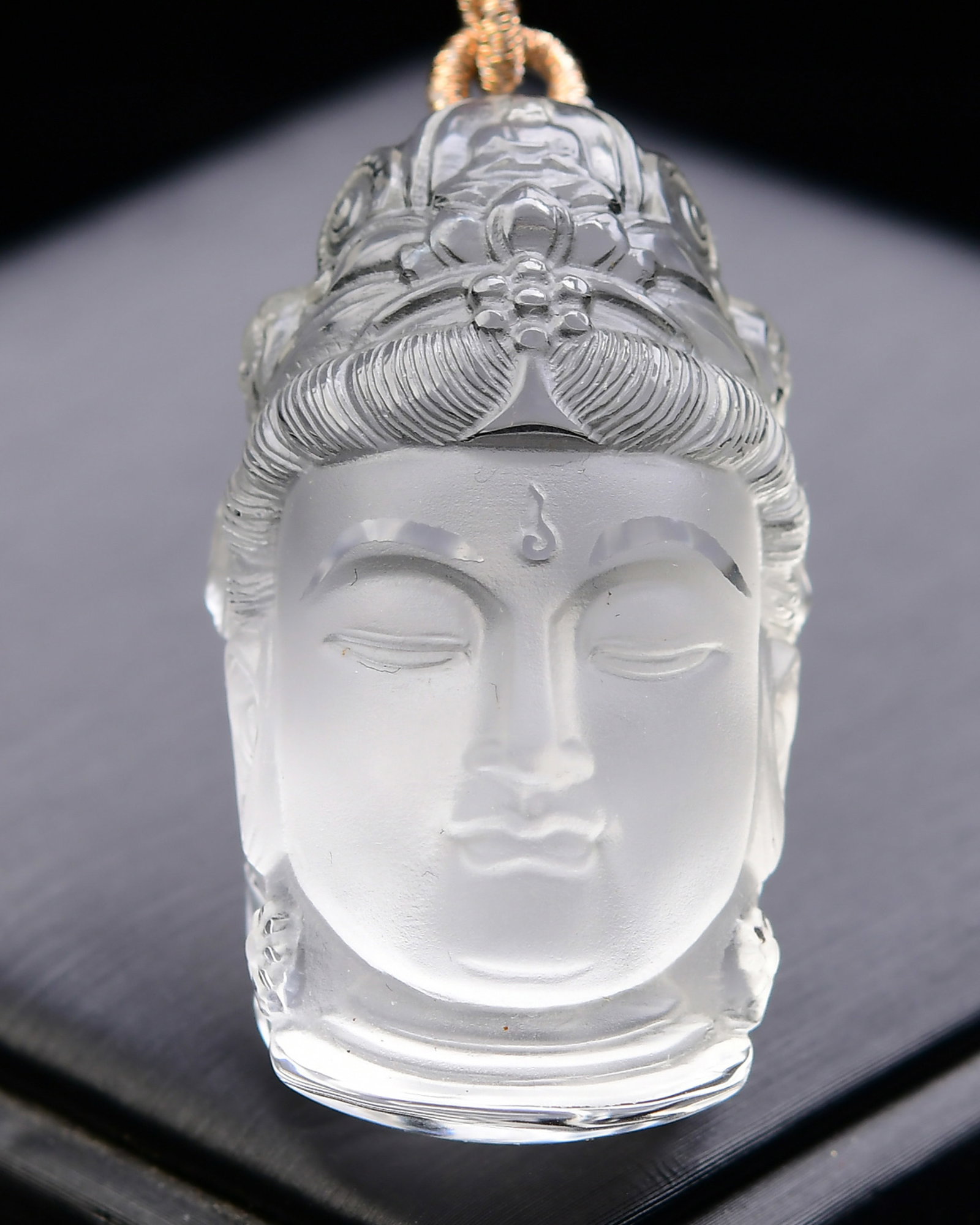 An Exquisite Crystal Buddha Statue Pattern Pendant: An Exquisite Crystal Buddha Statue Pattern Pendant,Size:46mmx26mmx20mm,Weight:39.5g 寓意事事如意,康乐吉祥,平安长寿,&