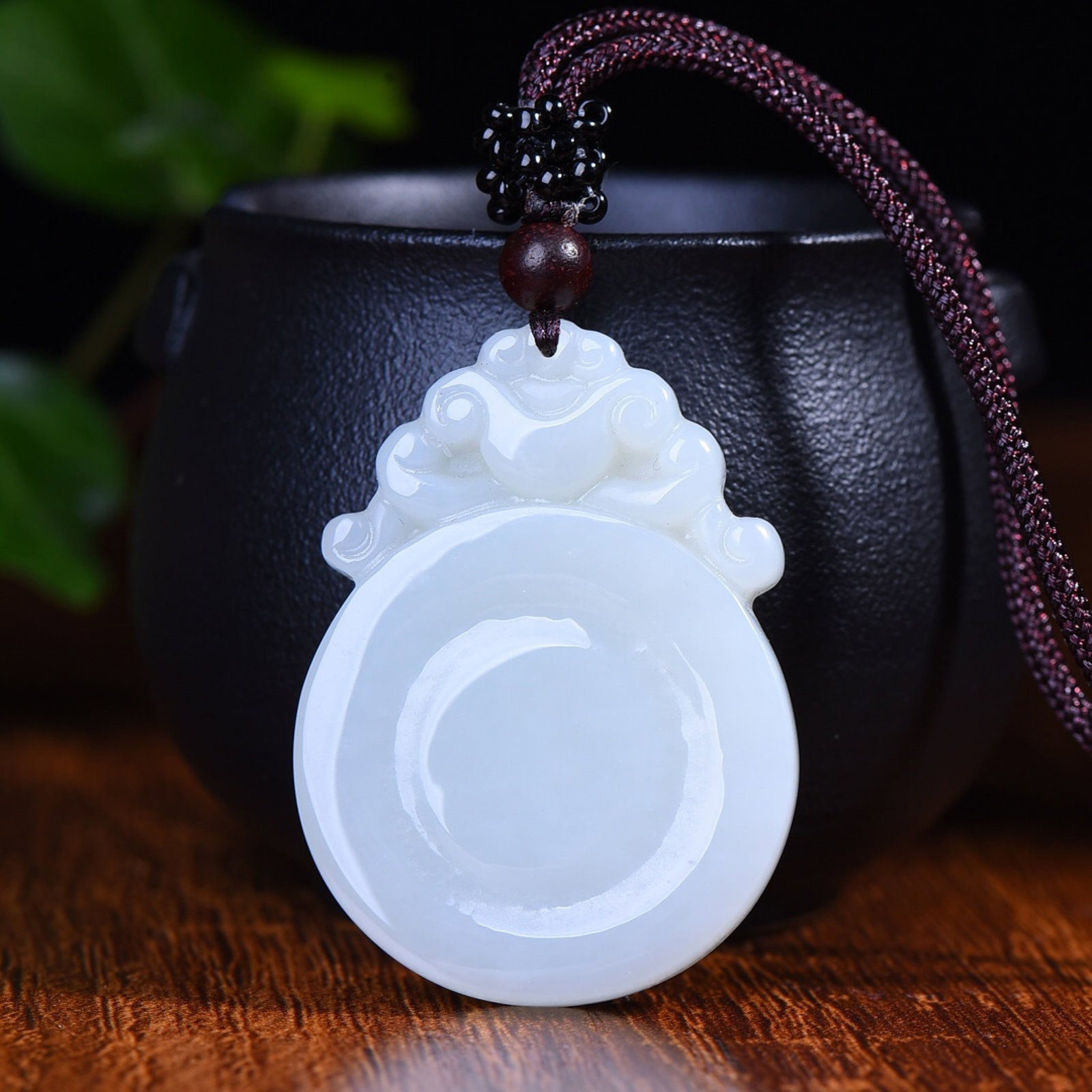 An Exquisite White Jade Pendant: An Exquisite White Jade Pendant,Size:33mmx56mm (寓意)吉祥 招财辟邪 白玉吊坠
