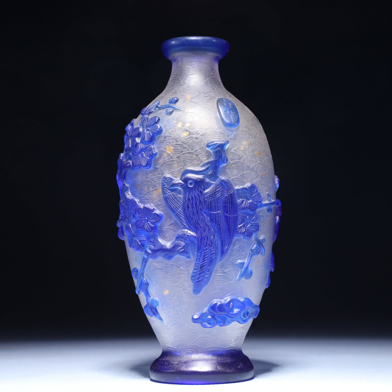 An Exquisite Glass Flower and Bird Pattern Vase: An Exquisite Glass Flower and Bird Pattern Vase,Qing Dynasty,China,Qianlong Four-character Mark,Size:2.8inx2.4inx6.7in,Weight:400g 琉璃花鸟纹瓶,中国