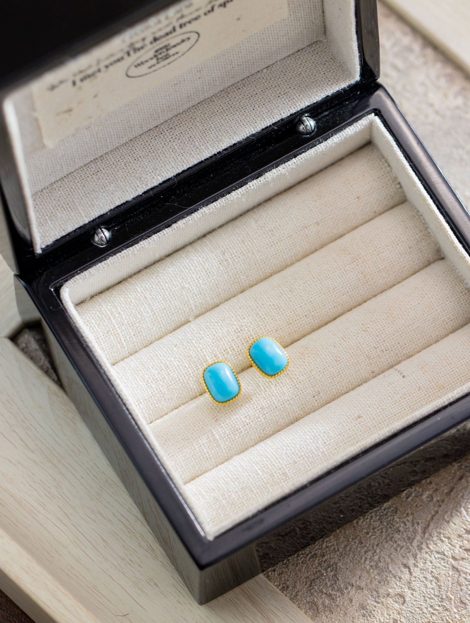 A Pair of Exquisite Sterling Silver-Gold Plated Inlaid Turquoise Earrings: A Pair of Exquisite Sterling Silver-Gold Plated Inlaid Turquoise Earrings 一对纯银镀金镶绿松石耳钉