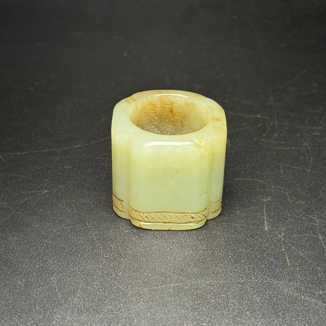 An Exquisite White Jade Fingerstall: An Exquisite White Jade Fingerstall,Qing Dynasty,China,Size:22.4mmx31mmx29mm,Weight:37g 白玉扳指,中国清代