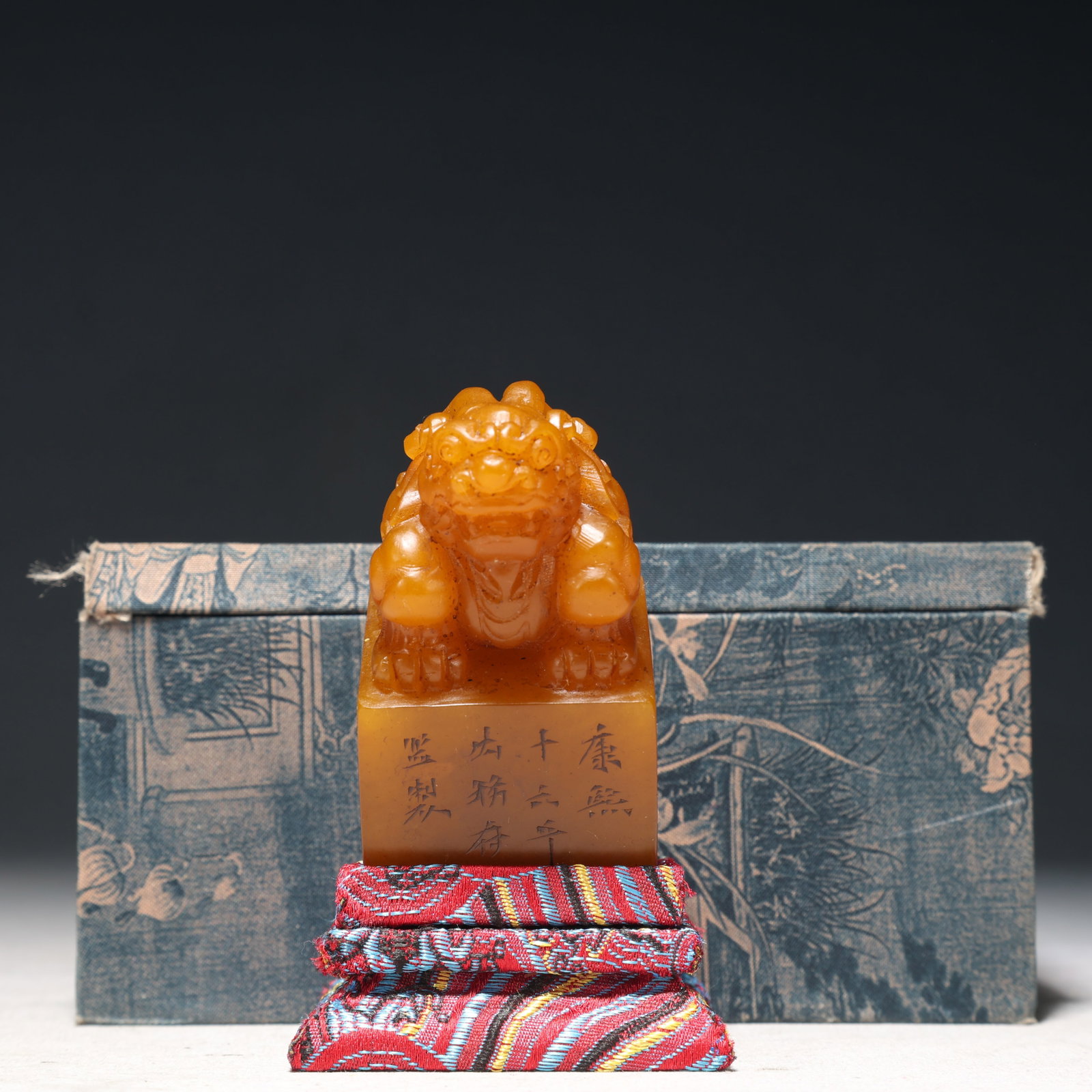 An Exquisite Tianhuang Stone Auspicious Beast Pattern Seal (1 of 8)