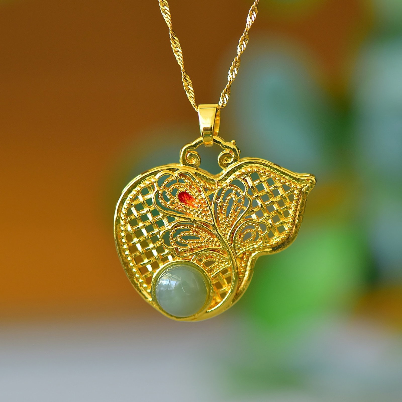 An Exquisite Bronze-Gold Plated Inlaid Greenish Jade Gourd Necklace: An Exquisite Bronze-Gold Plated Inlaid Greenish Jade Gourd Necklace,Size:8mmx8mm 铜镀金镶青白玉葫芦项链