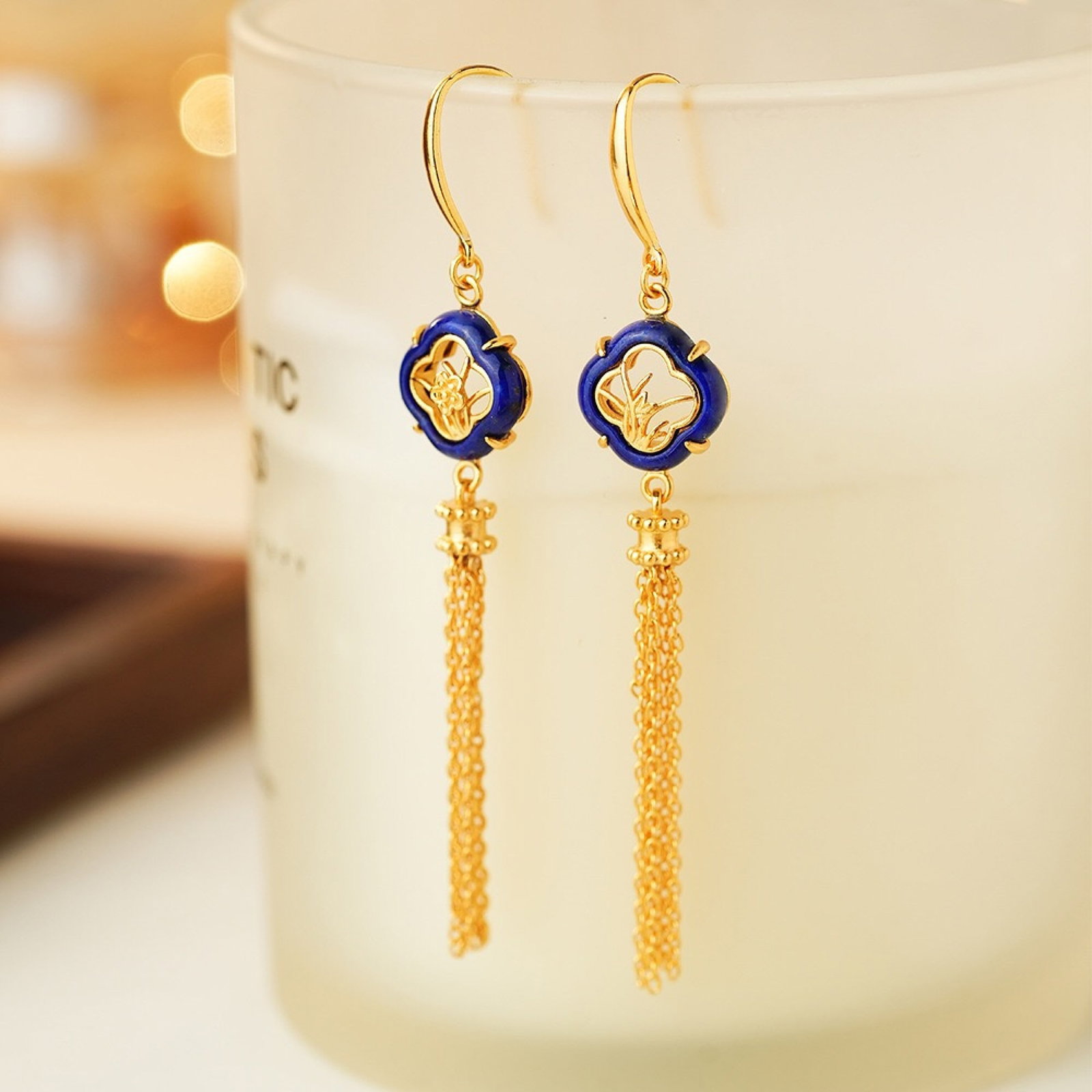A Pair of Exquisite Sterling Silver-Gold Plated Inlaid Lapis Lazuli Earrings: A Pair of Exquisite Sterling Silver-Gold Plated Inlaid Lapis Lazuli Earrings,Size:11.5mmx72.4mm,Weight:4.08g 一对纯银镀金镶青金石耳