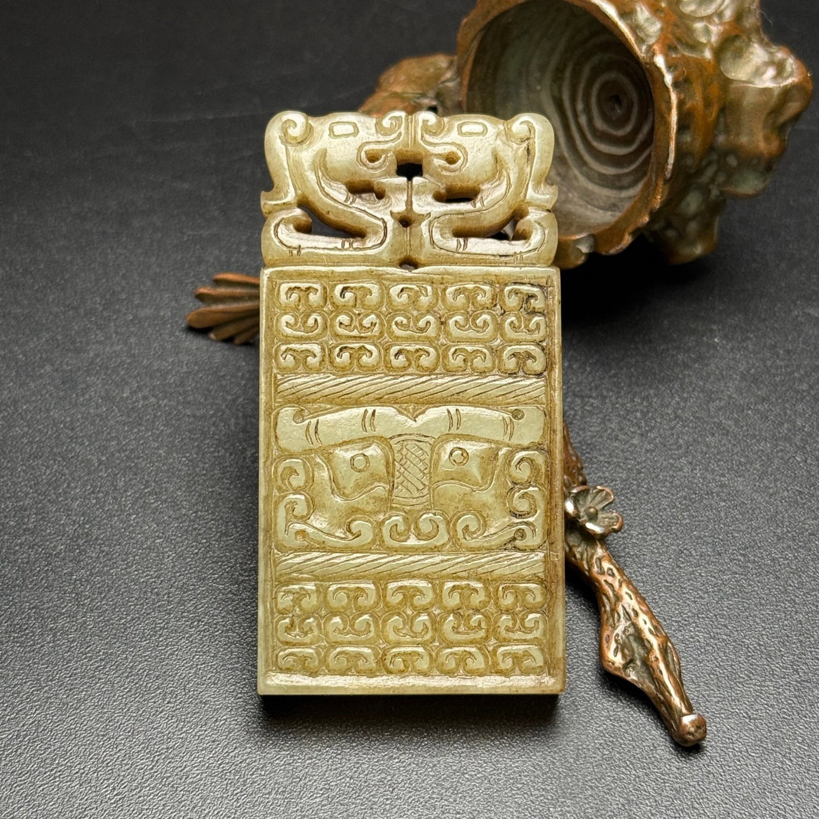 An Exquisite White Jade Beast-Face and Dragon Pattern Pendant: An Exquisite White Jade Beast-Face and Dragon Pattern Pendant,Qing Dynasty,China,Size:66mmx34mmx8mm,Weight:48g 白玉兽面龙纹挂件,中国清