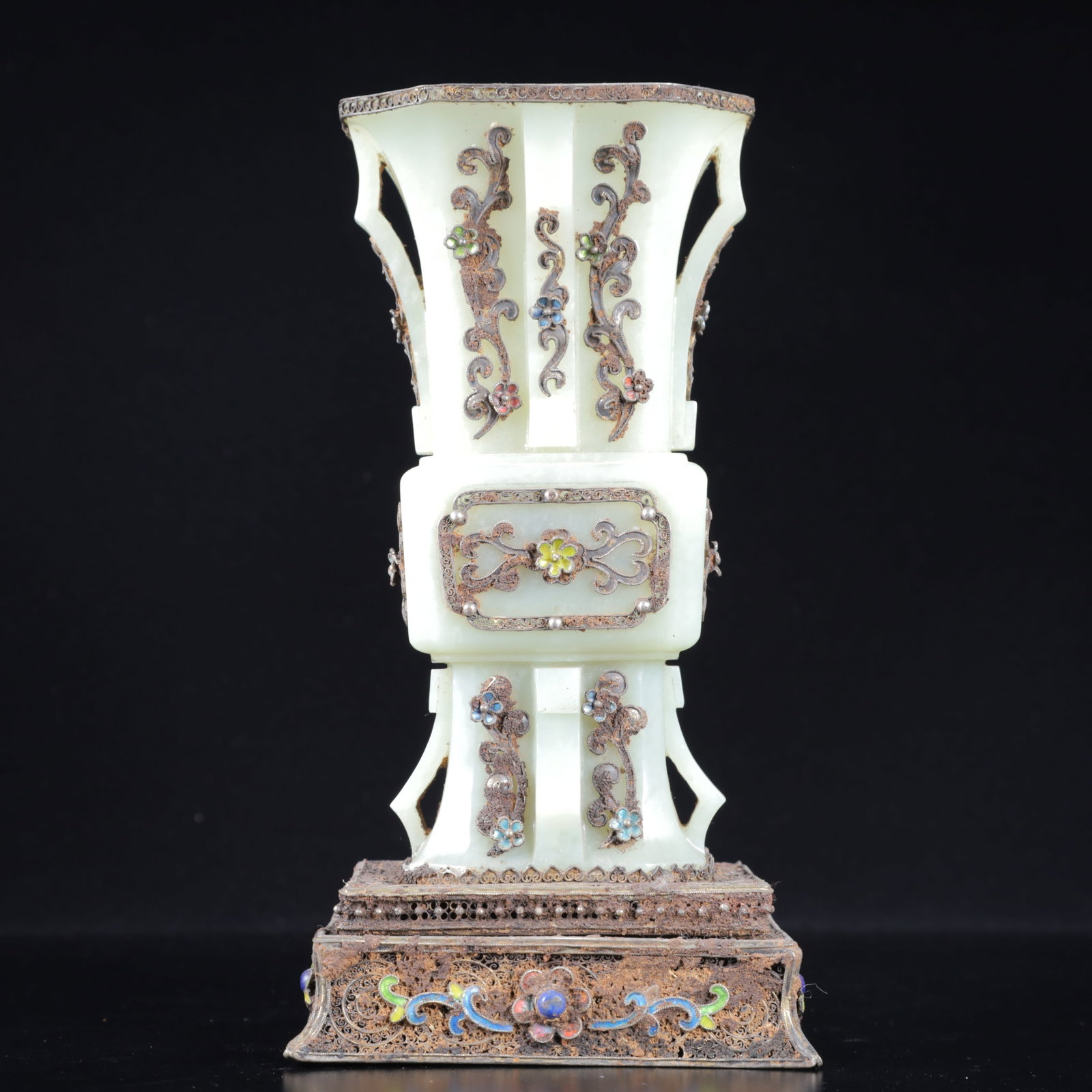 An Exquisite Silver-gilt Inlaid White Jade Flower Pattern Vase: An Exquisite Silver-gilt Inlaid White Jade Flower Pattern Vase,Qing Dynasty, China,Size:4.3inx3.5inx8.5in,Weight:750g 银鎏金嵌白玉花卉纹瓶,&