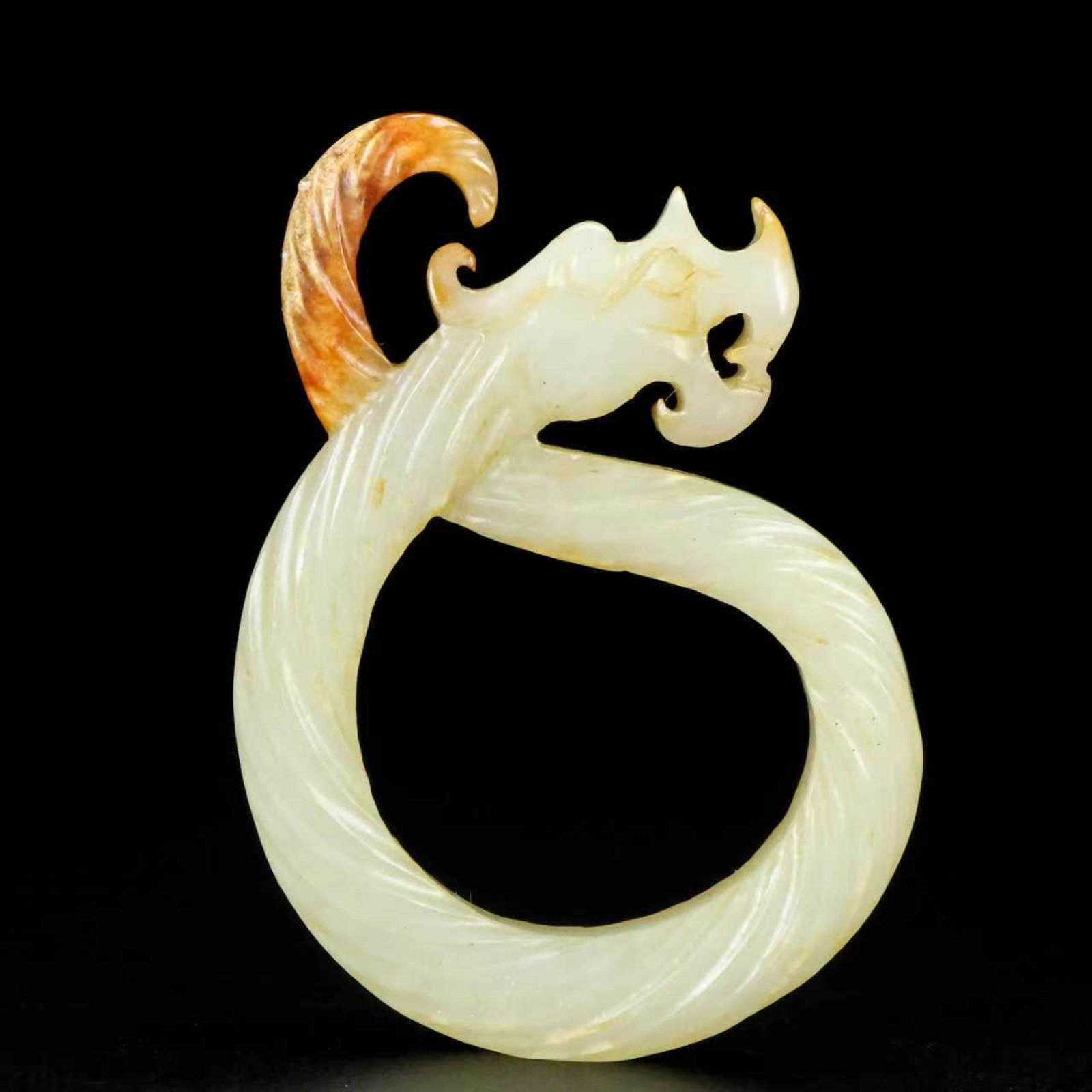 An Exquisite White Jade Dragon Pendant: An Exquisite White Jade Dragon Pendant,Qing Dynasty,China,Size:2inx1.6inx0.2in,Weight:12g 白玉龙挂件,中国清代