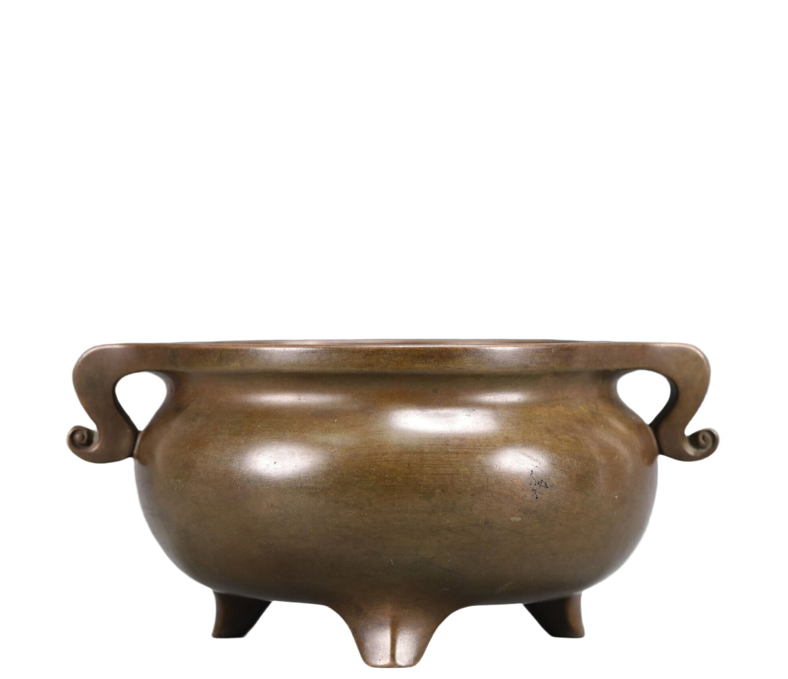 An Exquisite Bronze Double-Ears and Tripod Censer: An Exquisite Bronze Double-Ears and Tripod Censer,Qing Dynasty, China,With Mark,Size:7.9inx5.9inx3.7in Weight:1700g 铜双耳三足香炉,中国清