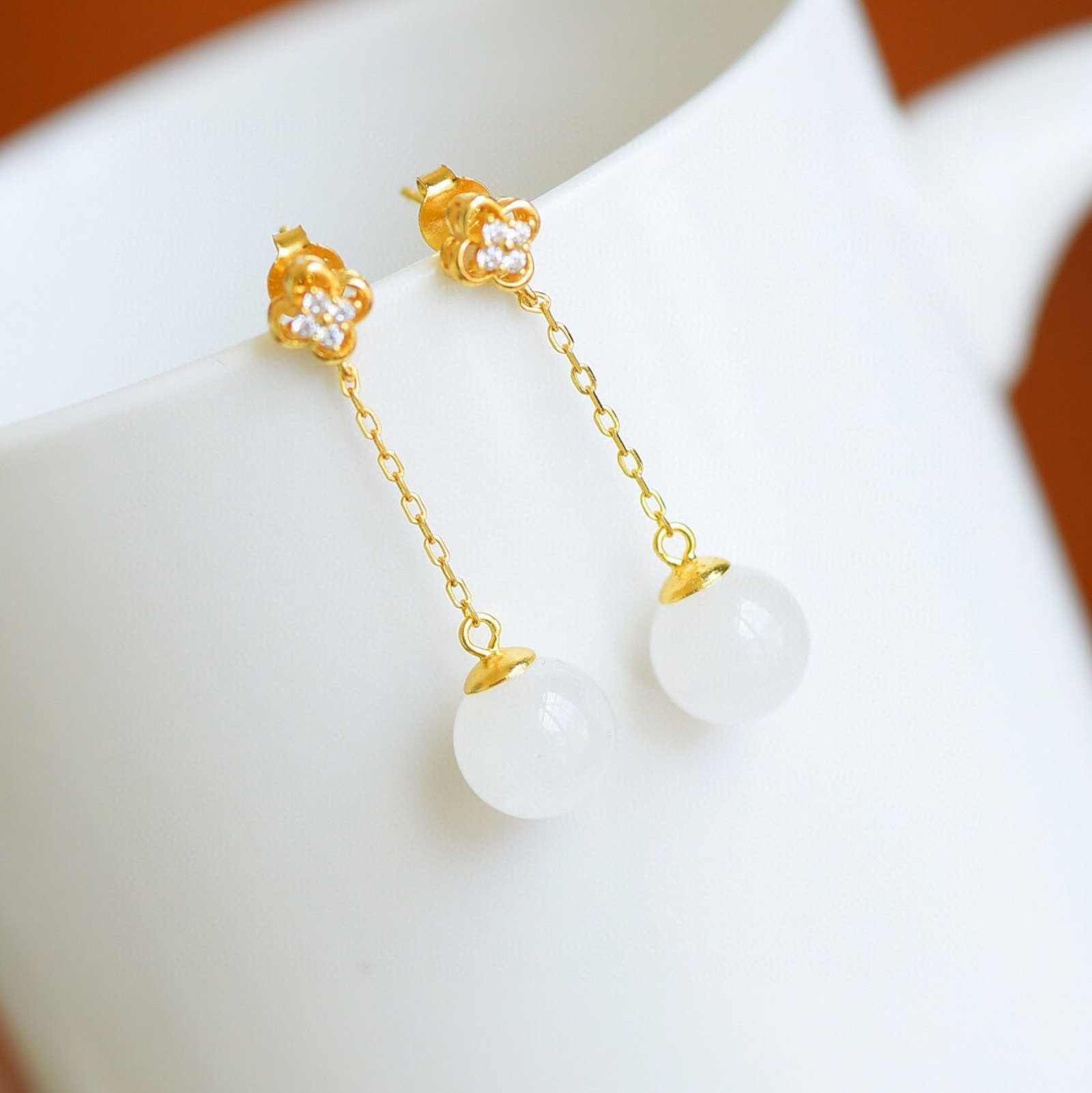A Pair of Exquisite Sterling Silver-Gold Plated Inlaid White Jade Earrings: A Pair of Exquisite Sterling Silver-Gold Plated Inlaid White Jade Earrings,Size:10mmx10mm 一对纯银镀金镶白玉耳环