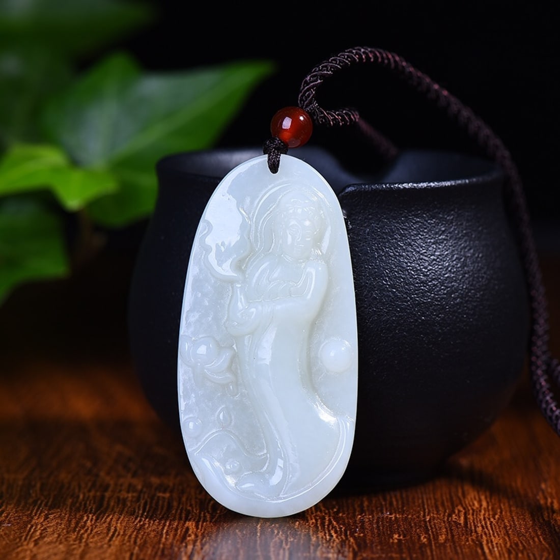 An Exquisite White Jade Avalokitesvara Pattern Pendant: An Exquisite White Jade Avalokitesvara Pattern Pendant,Size:22mmx54mm (寓意)吉祥 平平安安 白玉观音像纹吊ࢼ