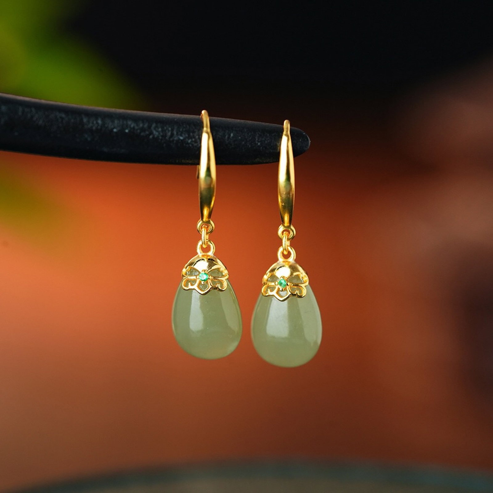 A Pair of Exquisite Sterling Silver-Gold Plated Inlaid Sapphire Earrings: A Pair of Exquisite Sterling Silver-Gold Plated Inlaid Sapphire Earrings,Size:9mmx32mm,Weight:3.08g 一对纯银镀金镶青玉耳环