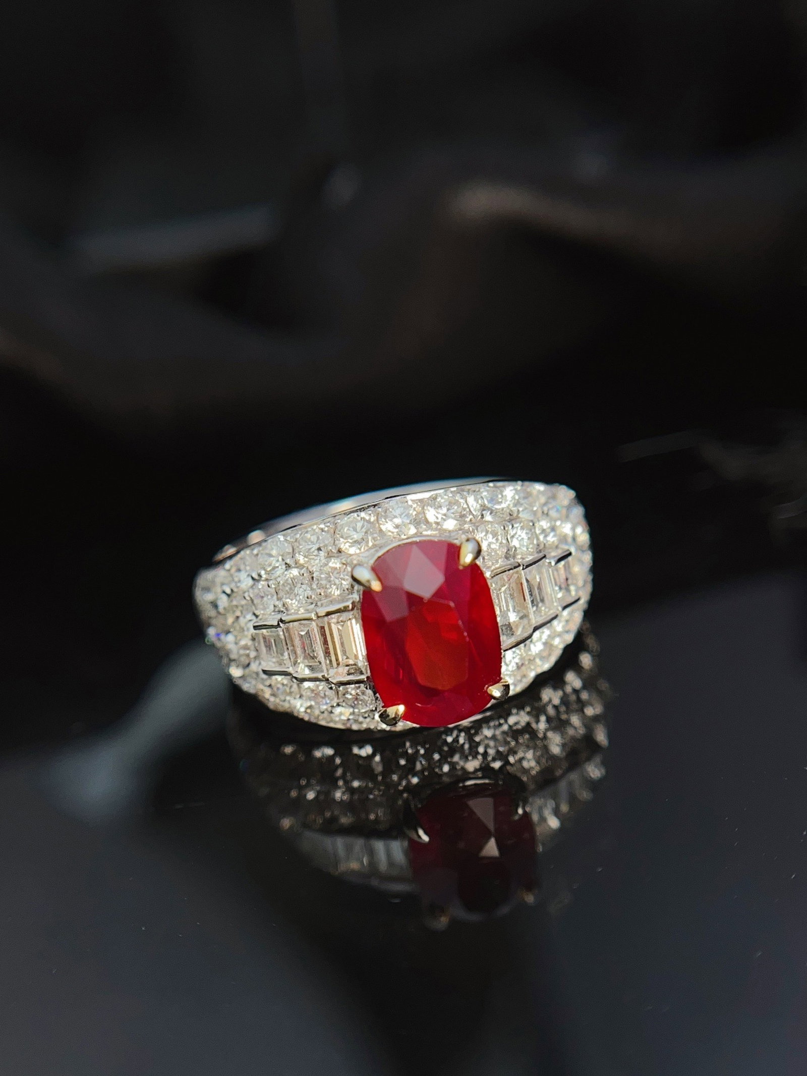A Exquisite 18k Gold Inlaid 3.00ct Natural Ruby Ring,Inlaid Diamond: A Exquisite 18k Gold Inlaid 3.00ct Natural Ruby Ring,Inlaid Diamond,Total Weight:5.36g 18k金镶 3.00ct 天然红宝石戒指,嵌钻石
