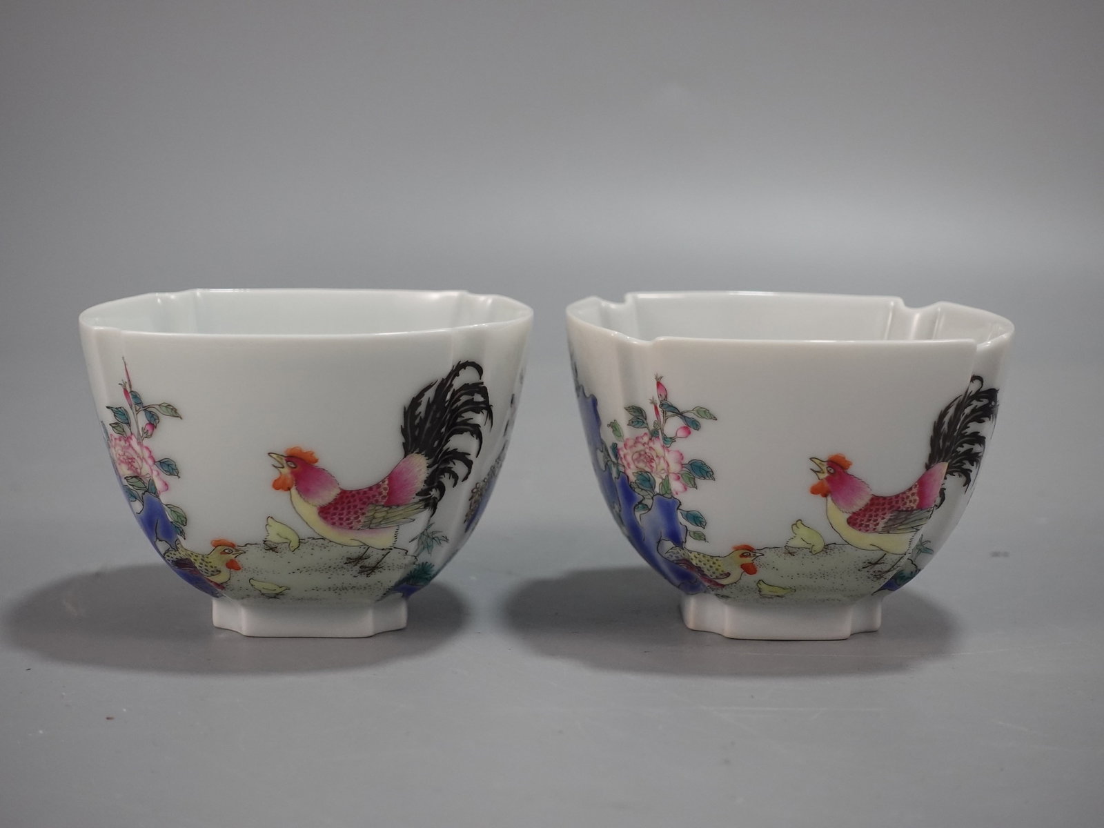 A Pair of Exquisite Famille-Rose Flower and Rooster Pattern Cups: A Pair of Exquisite Famille-Rose Flower and Rooster Pattern Cups,Qing Dynasty,China,Qianlong Four-character Mark,Size:2.2inx3.1in 一对粉彩花卉公鸡ಬ