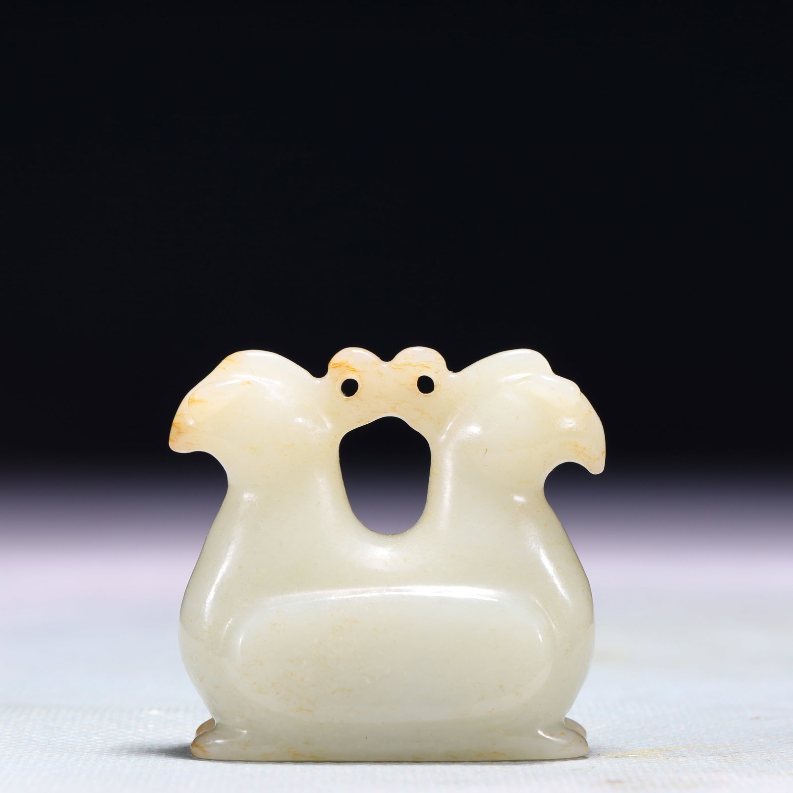 An Exquisite White Jade Beast Ornament: An Exquisite White Jade Beast Ornament,Qing Dynasty,China,Size:2inx1inx1.8in,Weight:86.4g 白玉兽摆件,中国清代
