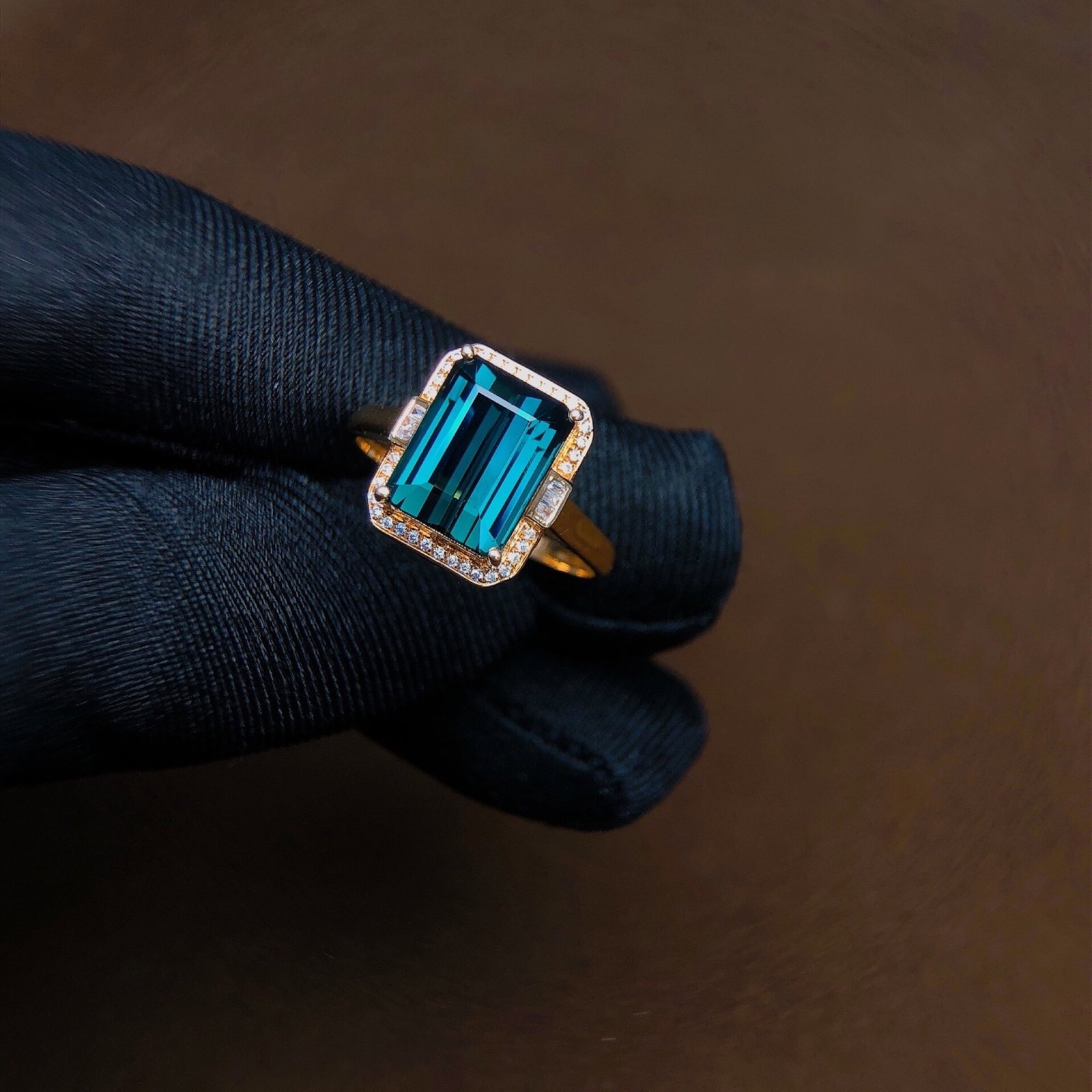4.53Ctw Sterling Silver-Gold Plated Inlaid Natural Tourmaline Ring: 4.53Ctw Sterling Silver-Gold Plated Inlaid Natural Tourmaline Ring,Size:8.1mmx10.4mm 4.53Ctw纯银镀金嵌天然碧玺戒指