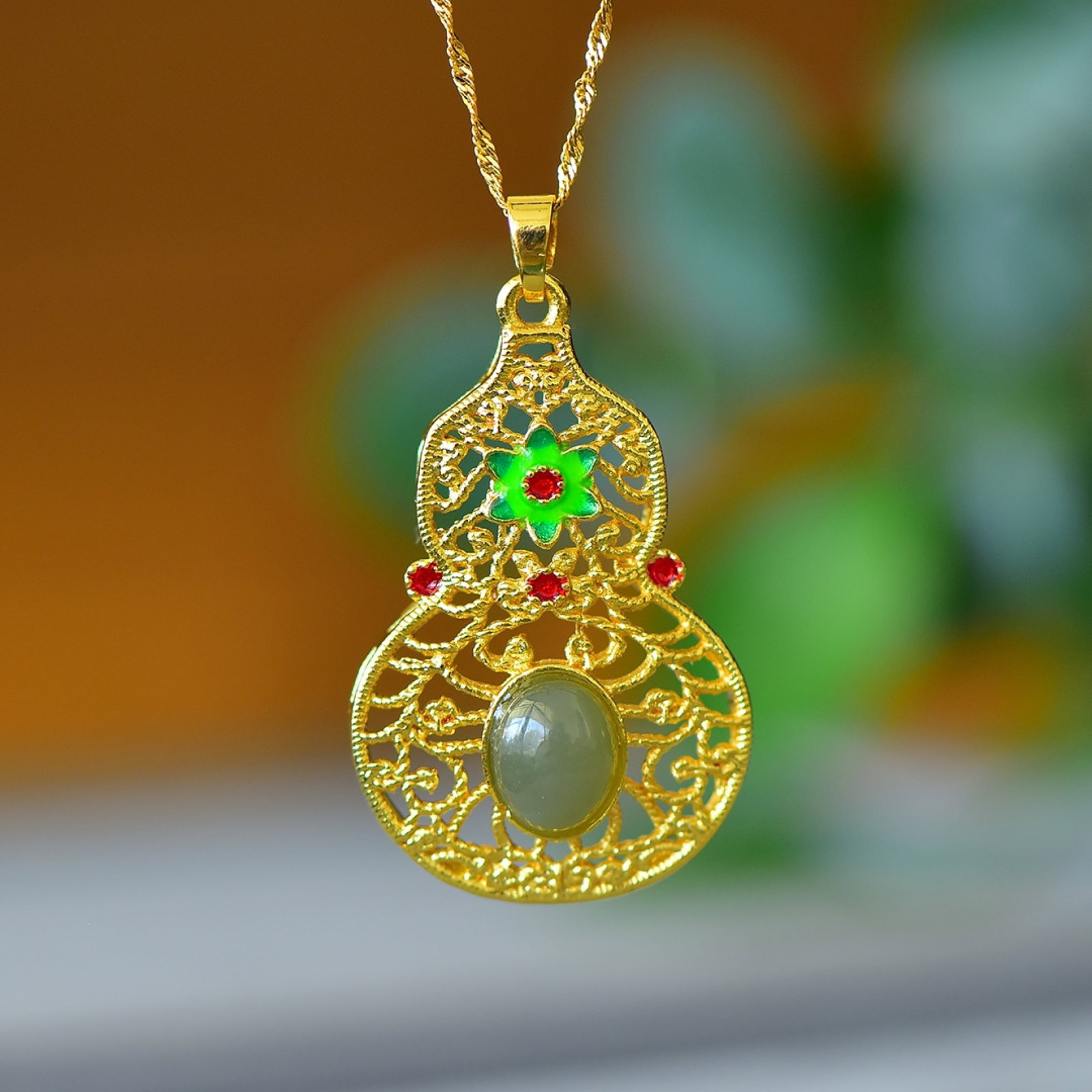 An Exquisite Bronze-Gold Plated Inlaid Greenish Jade Gourd Necklace: An Exquisite Bronze-Gold Plated Inlaid Greenish Jade Gourd Necklace,Size:8mmx10mm 铜镀金镶青白玉葫芦项链