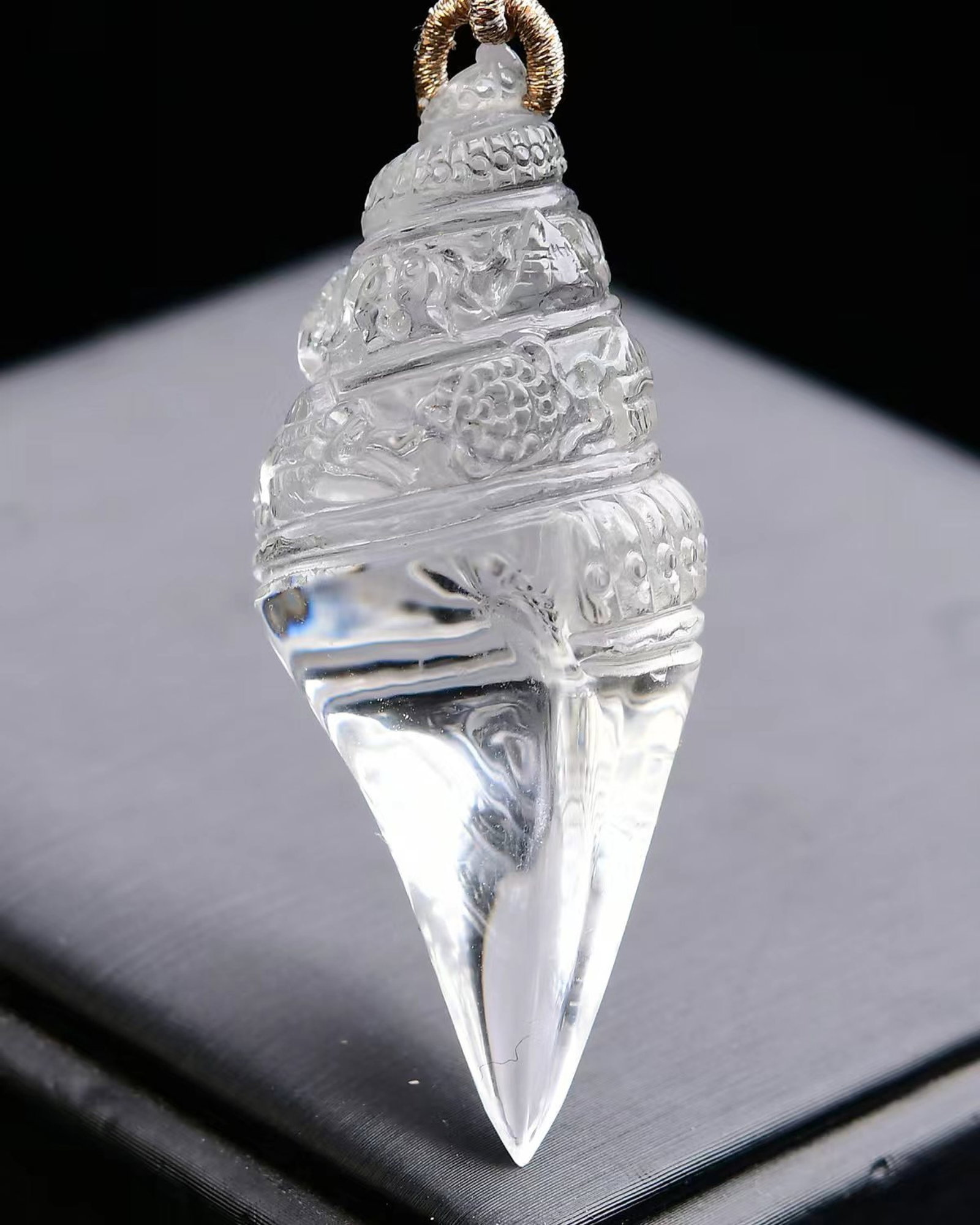 An Exquisite Crystal Conch Pendant: An Exquisite Crystal Conch Pendant,Size:58mmx24mmx23mm,Weight:31g 寓意：驱妖辟邪、避祸求福、护主驱࠲