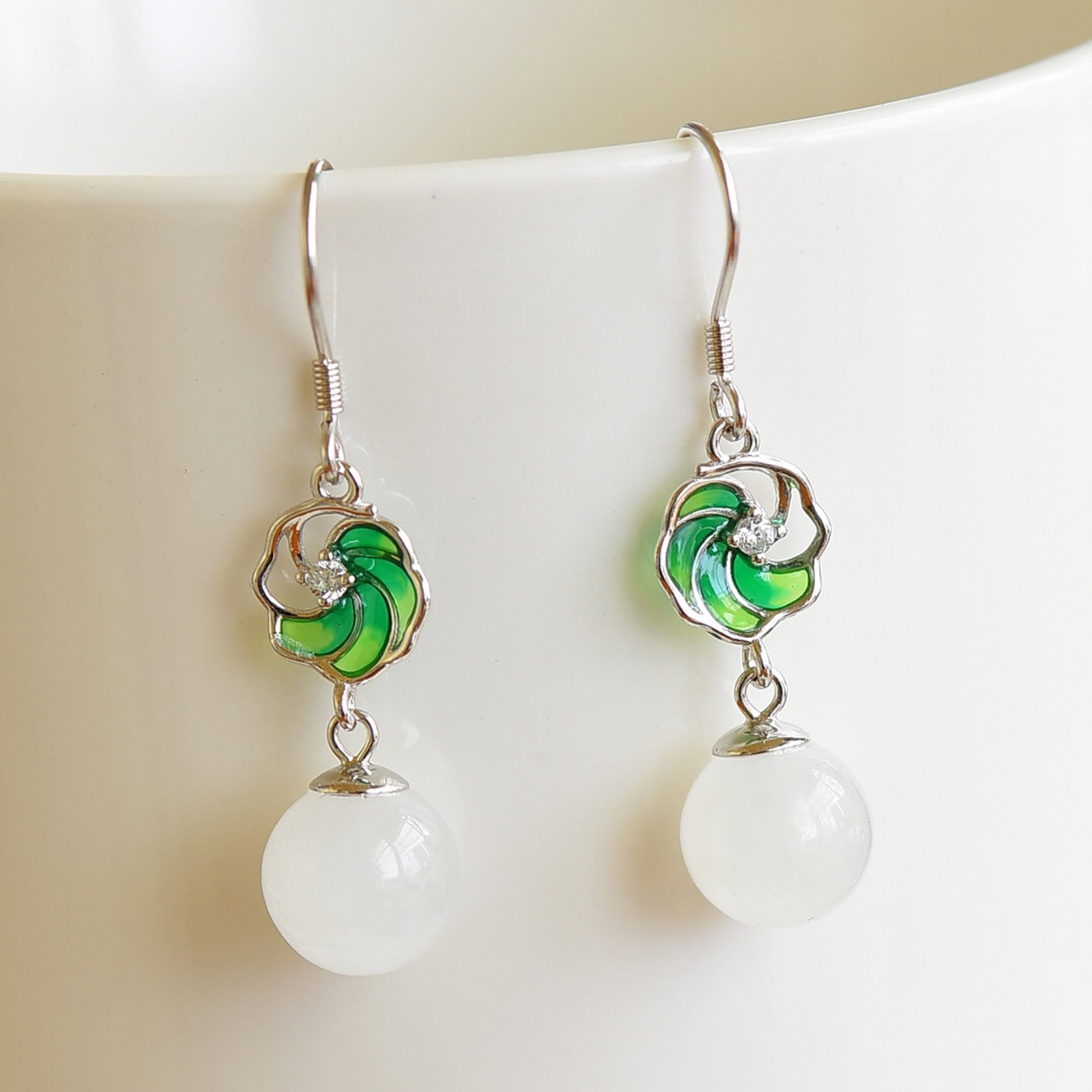 A Pair of Exquisite Sterling Silver-Gold Plated Inlaid White Jade Earrings: A Pair of Exquisite Sterling Silver-Gold Plated Inlaid White Jade Earrings,Size:10mmx10mm 一对纯银镀金镶白玉耳环
