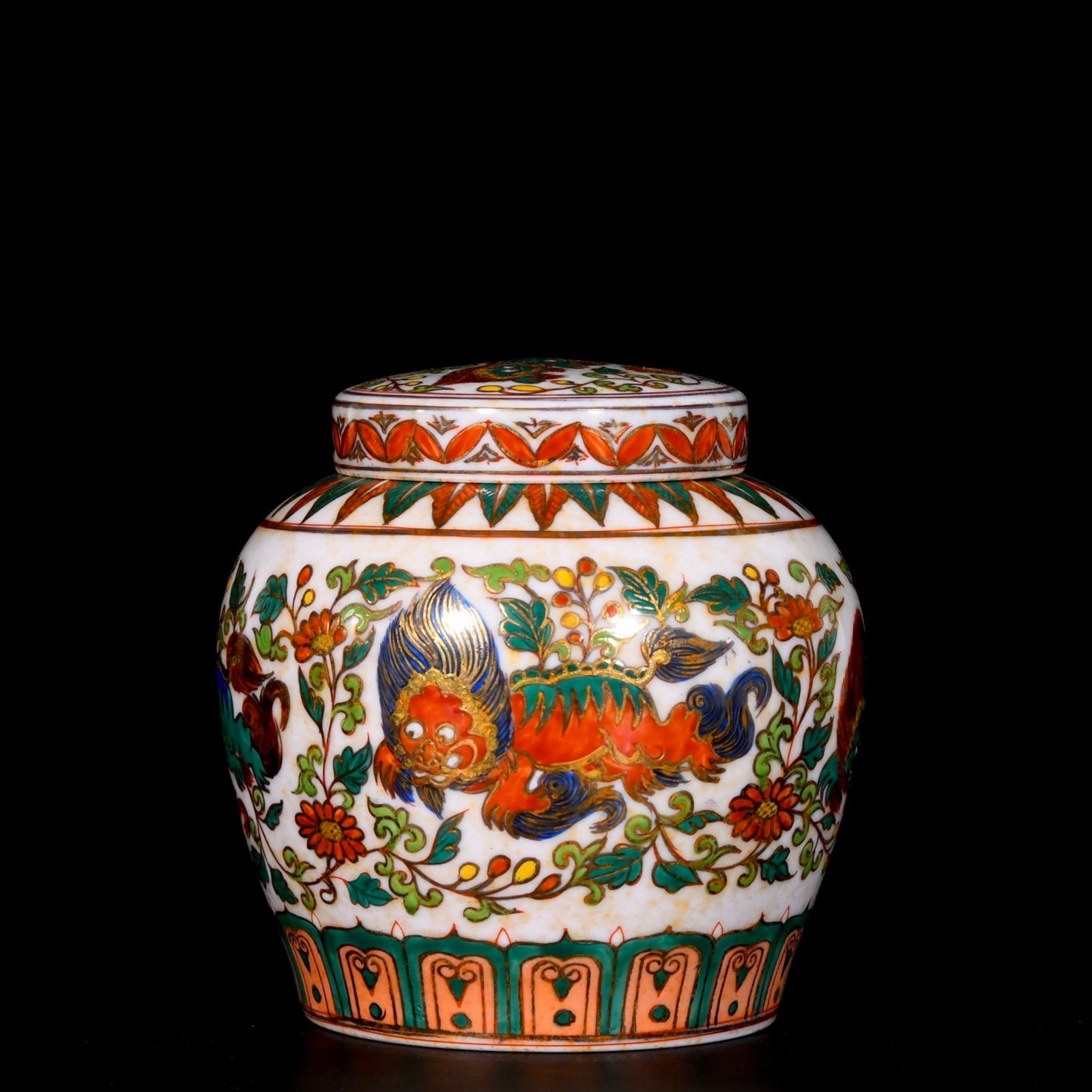 An Exquisite Wucai Painted Gold Flower and Lion Pattern Jar with Cover: An Exquisite Wucai Painted Gold Flower and Lion Pattern Jar with Cover,Ming Dynasty, China,Size:5.5inx5.1in 五彩描金花卉狮子纹盖罐,