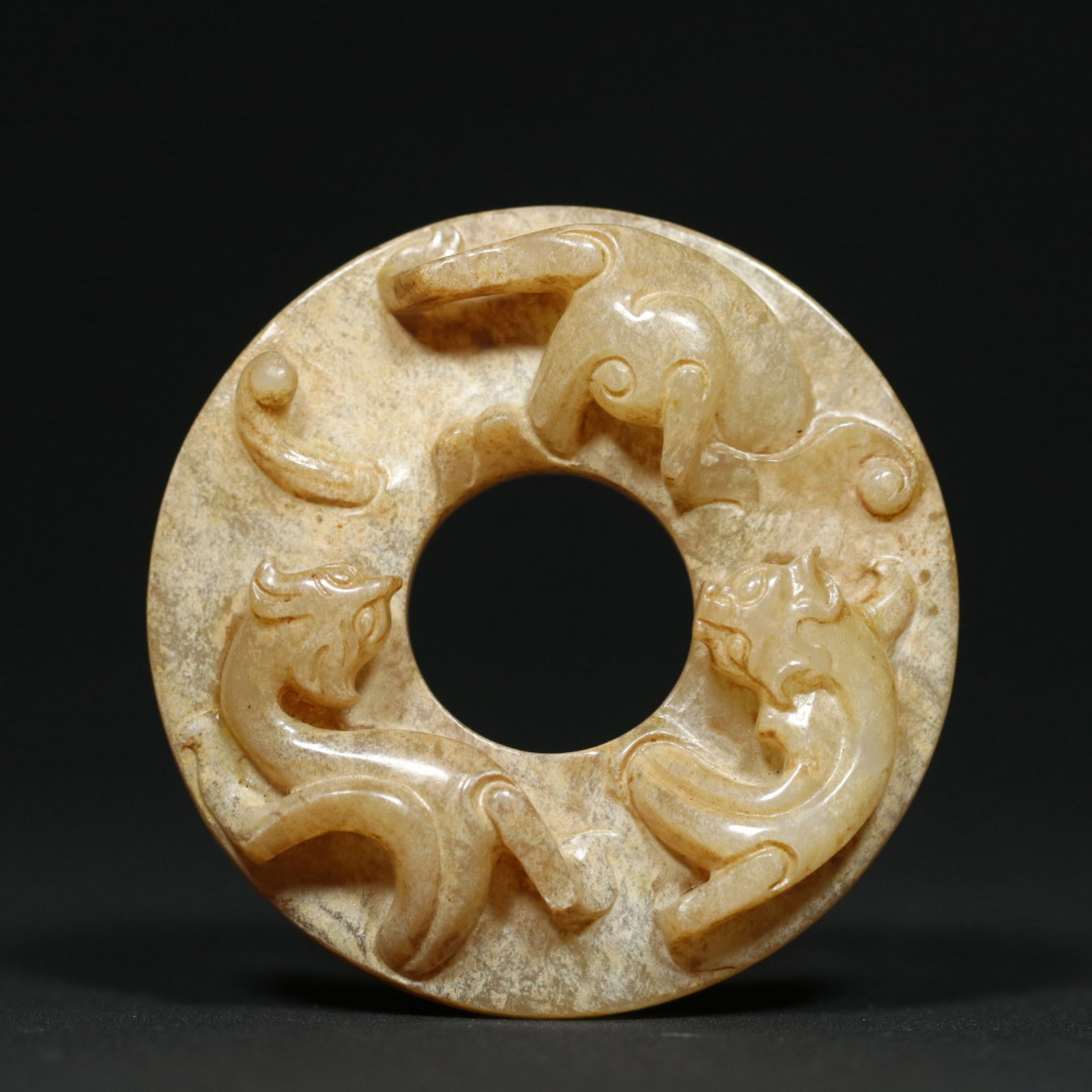 An Exquisite White Jade Dragon and Phoenix Pattern Pendant: An Exquisite White Jade Dragon and Phoenix Pattern Pendant,Han Dynasty,China,Size:2.2inx0.6in,Weight:45g 白玉龙凤纹挂件,中国汉代