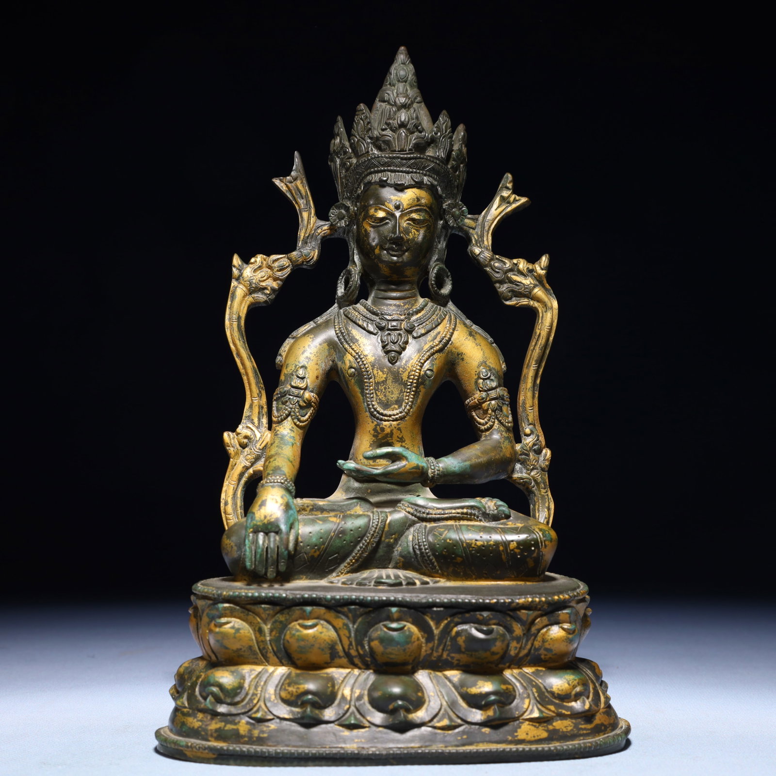 A Solemn Gilt BronzeStatue of Sakyamuni: A Solemn Gilt BronzeStatue of Sakyamuni,Qing Dynasty,China,Size:5.9inx3.5inx9.4in,Weight:2100g 铜漆金释迦摩尼像,中国清代