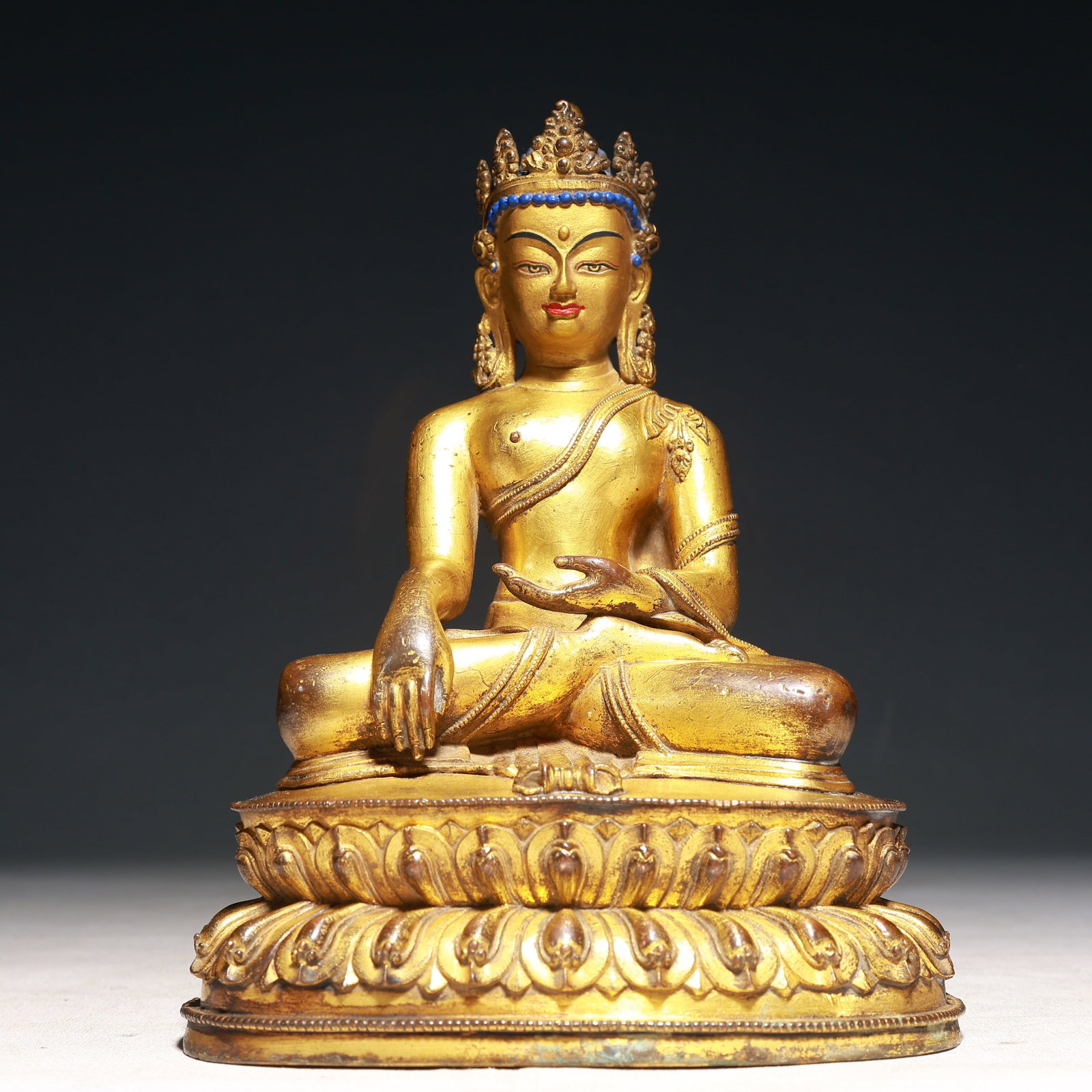 A Solemn Gilt Bronze Statue of Sakyamuni: A Solemn Gilt Bronze Statue of Sakyamuni,Qing Dynasty,China,Size:6.5inx5.1inx8.7in,Weight:2000g 铜鎏金释迦摩尼像,中国清代