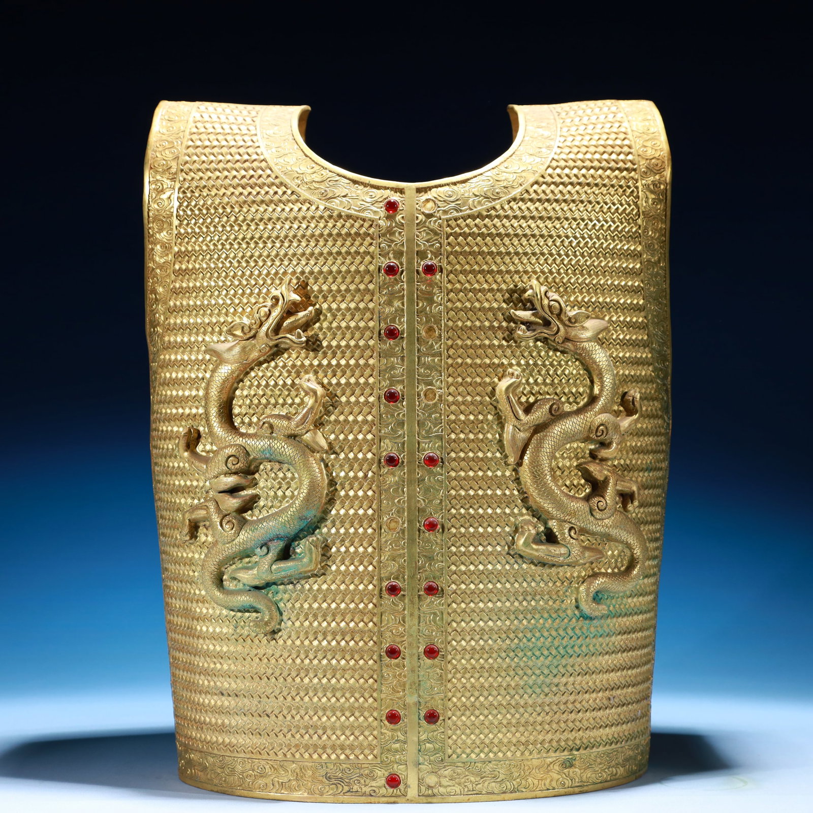 An Exquisite Gilt Bronze Dragon Pattern Armor Ornament,Inlaid Gems: An Exquisite Gilt Bronze Dragon Pattern Armor Ornament,Inlaid Gems,Qing Dynasty,China,Size:13.8inx9.1inx17.7in,Weight:6650g 铜鎏金龙纹铠甲摆件,