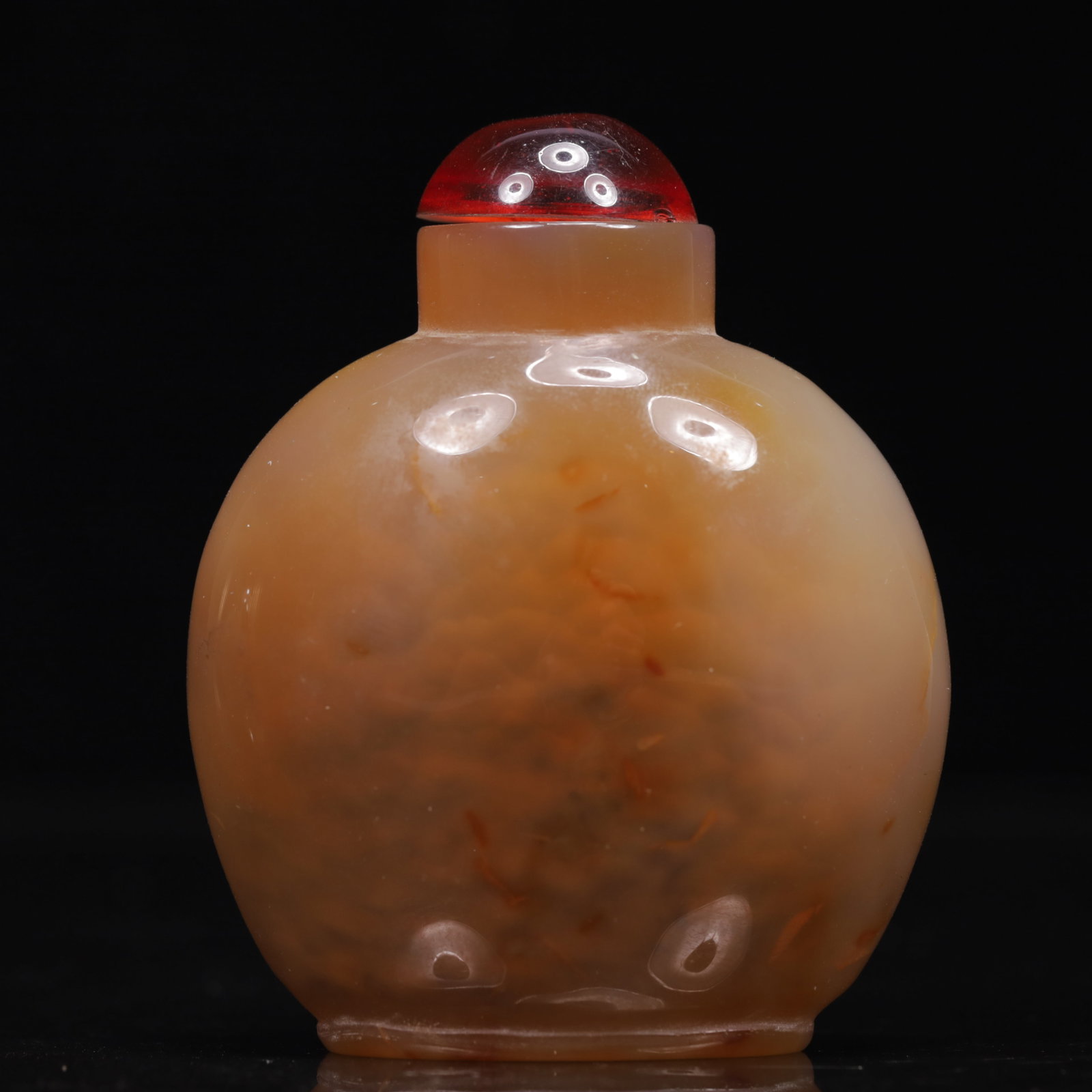 An Exquisite Agate Snuff Bottle: An Exquisite Agate Snuff Bottle,Qing Dynasty, China,Size:2.4inx1.6inx3in,Weight:120g 玛瑙鼻烟壶,中国清代