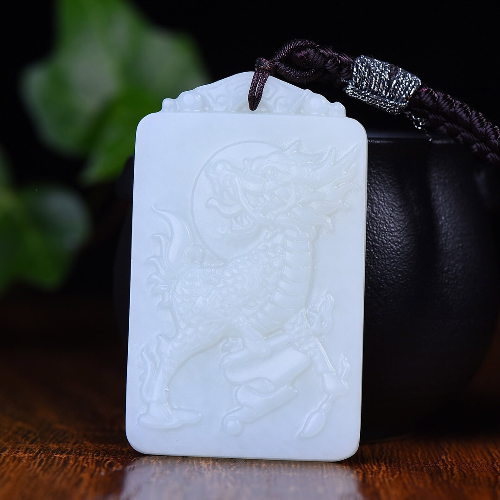 An Exquisite White Jade Kylin Pattern Pendant: An Exquisite White Jade Kylin Pattern Pendant,Size:36mmx60mm (寓意)大吉大利 雕工精湛,玉质温润细腻 ௙