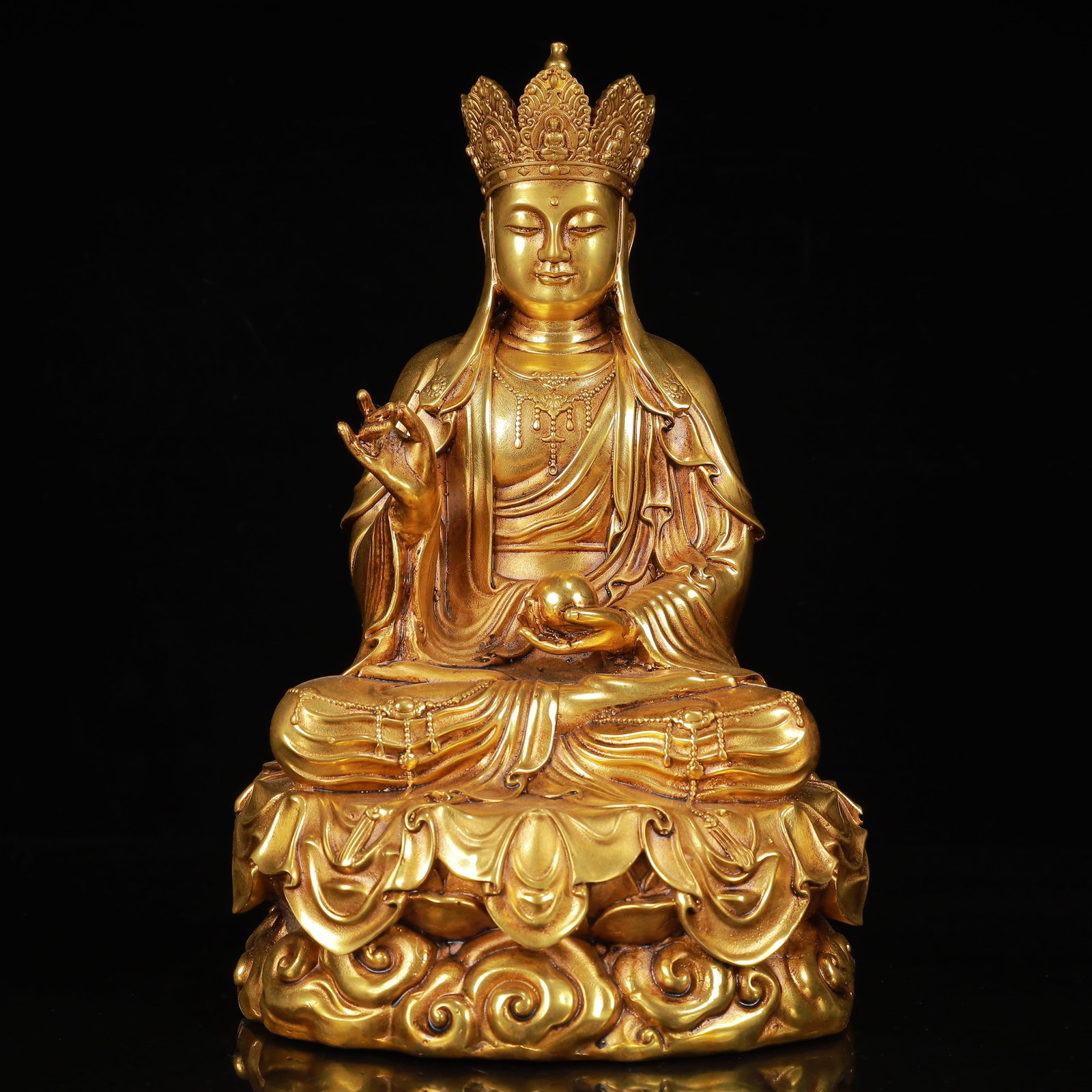 An Exquisite Gilt Bronze Statue of Kshitigarbha Bodhisattva: An Exquisite Gilt Bronze Statue of Kshitigarbha Bodhisattva,Qing Dynasty,China,Qianlong Four-Character Mark,Size:7.1inx6.7inx11.4in,Weight:5150g 铜鎏金地藏王像
