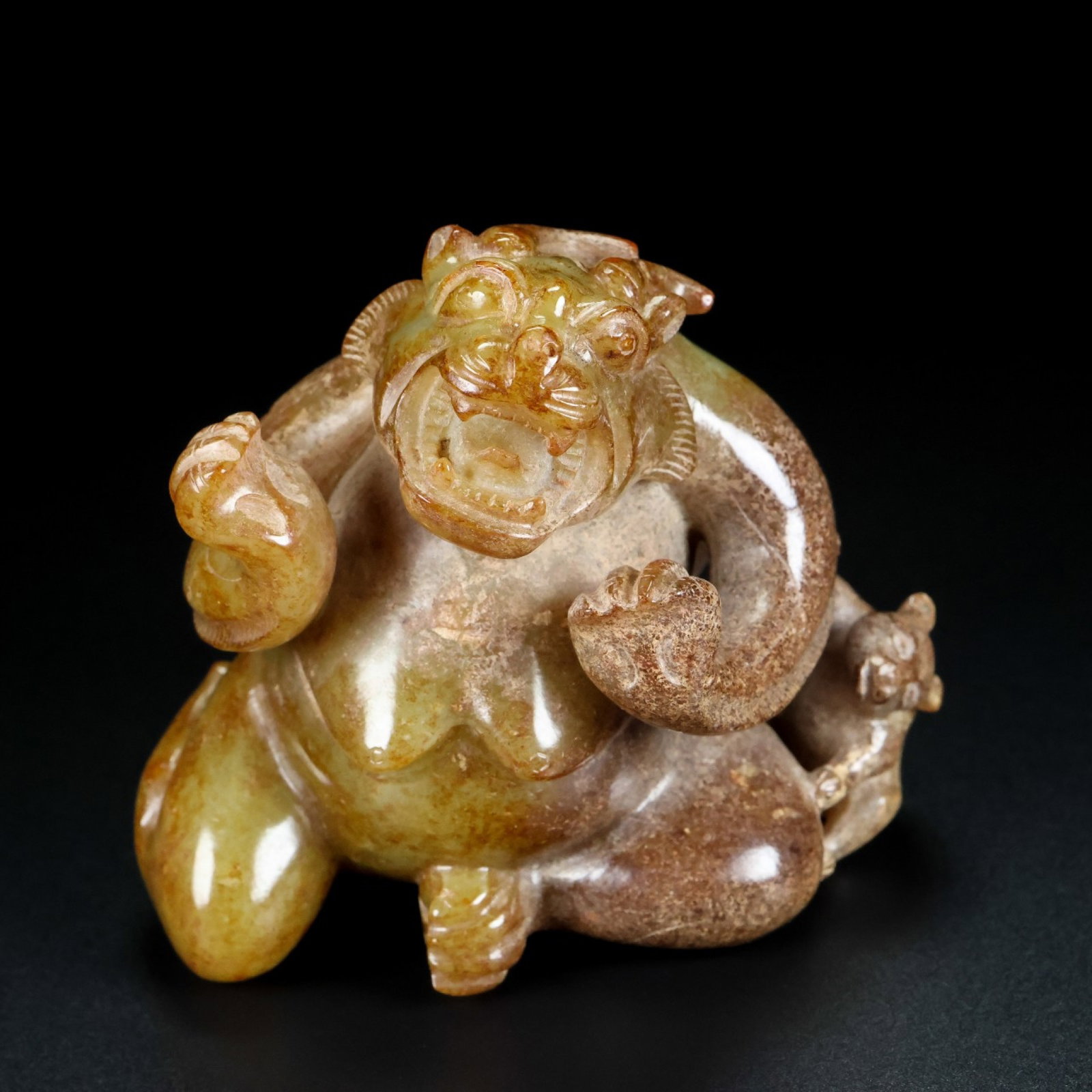 An Exquisite White Jade Bear Ornament: An Exquisite White Jade Bear Ornament,Qing Dynasty,China,Size:3.1inx2inx3.1in,Weight:327g 白玉熊摆件,中国清代