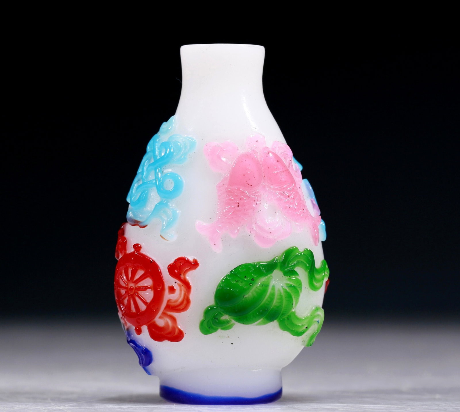 An Excellent Multi-Color Overlay White Glass 'Weapons Of The Eight Immortals' Snuff Bottle: An Excellent Multi-Color Overlay White Glass 'Weapons Of The Eight Immortals' Snuff Bottle. Chinese Qing Dynasty. Size:1.6inx0.8inx2.6in. Weight:51.4g 清代 白地套彩