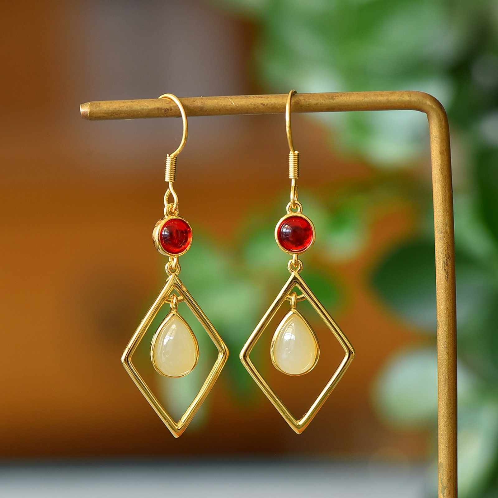 A Pair of Exquisite Bronze-Gold Plated Inlaid White Jade Earrings,Inlaid Gems: A Pair of Exquisite Bronze-Gold Plated Inlaid White Jade Earrings,Inlaid Gems,Size:6mmx9mm 一对铜镀金镶白玉耳环,嵌宝石