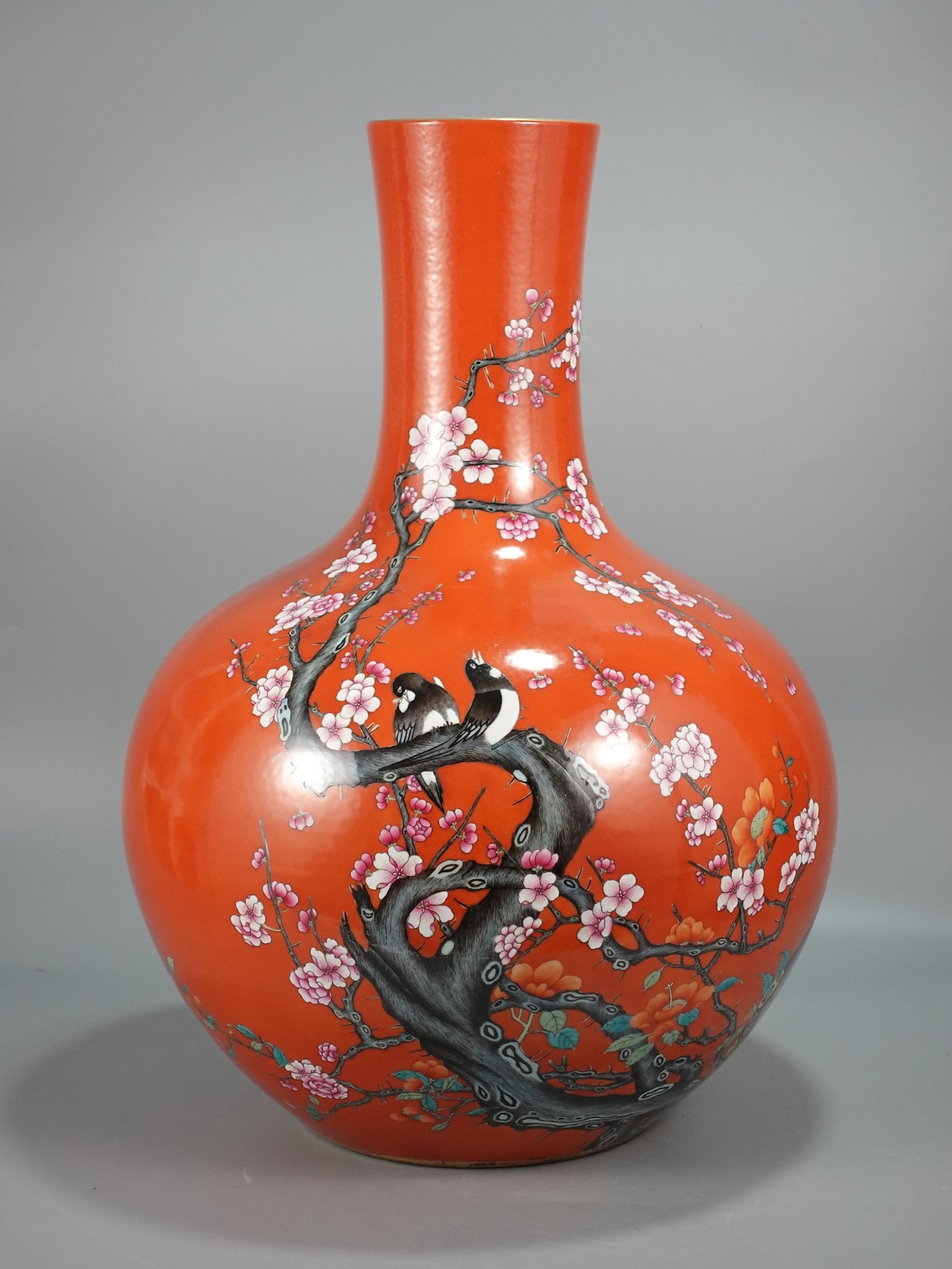 A Huge Coral Red Ground Famille-Rose Flower and Bird Pattern Vase: A Huge Coral Red Ground Famille-Rose Flower and Bird Pattern Vase,Qing Dynasty,China,Qianlong Six-character Mark,Size:22.4inx16.1in 珊瑚红地粉彩花鸟 