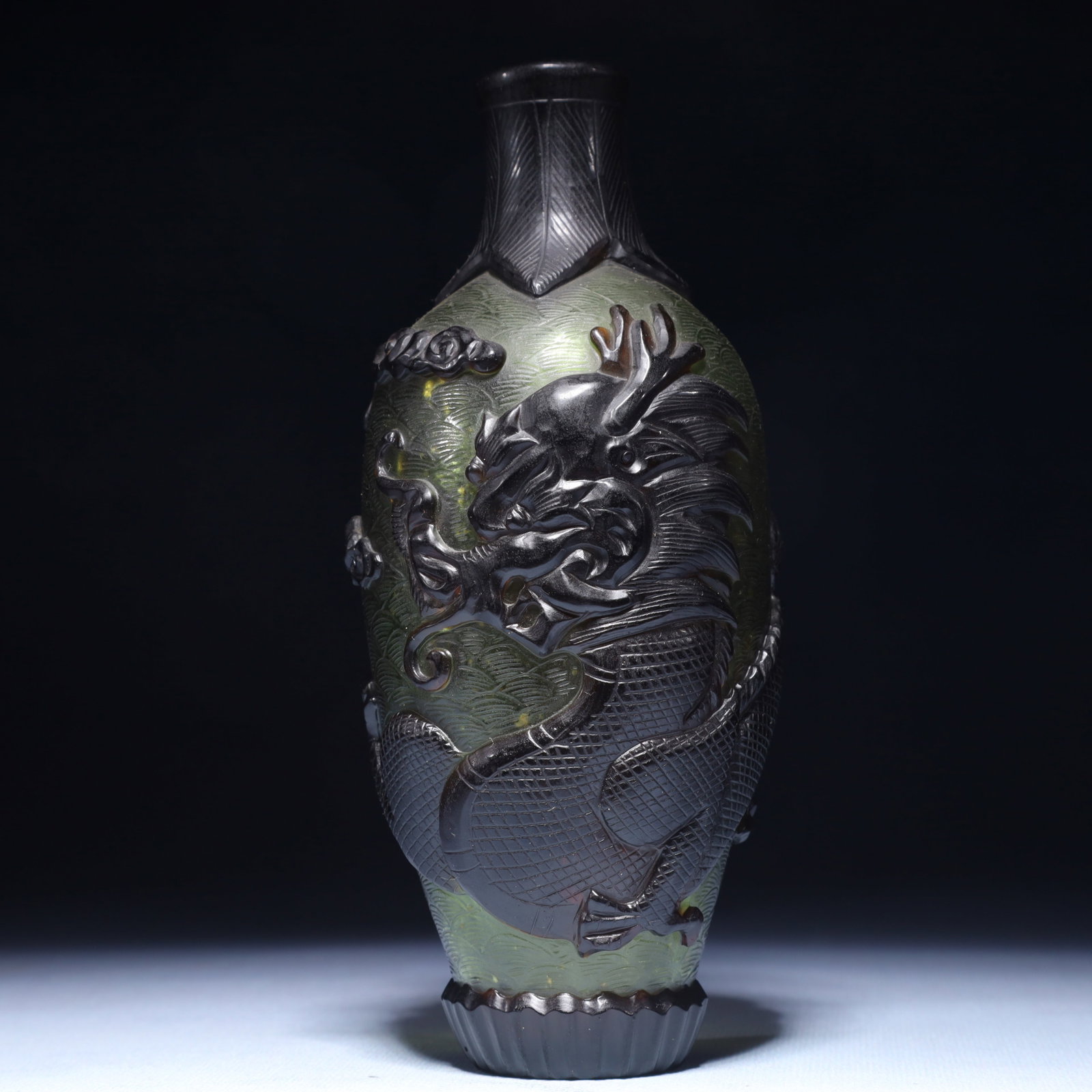 An Exquisite Glass Dragon Pattern Vase: An Exquisite Glass Dragon Pattern Vase,Qing Dynasty,China,Qianlong Four-character Mark,Size:2.8inx7.1in,Weight:350g