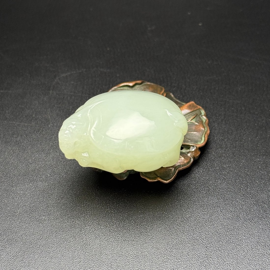 An Exquisite White Jade Dragon and Turtle Pendant: An Exquisite White Jade Dragon and Turtle Pendant,Qing Dynasty,China,Size:44mmx31mmx19mm,Weight:50g 白玉龙龟挂件,中国清代